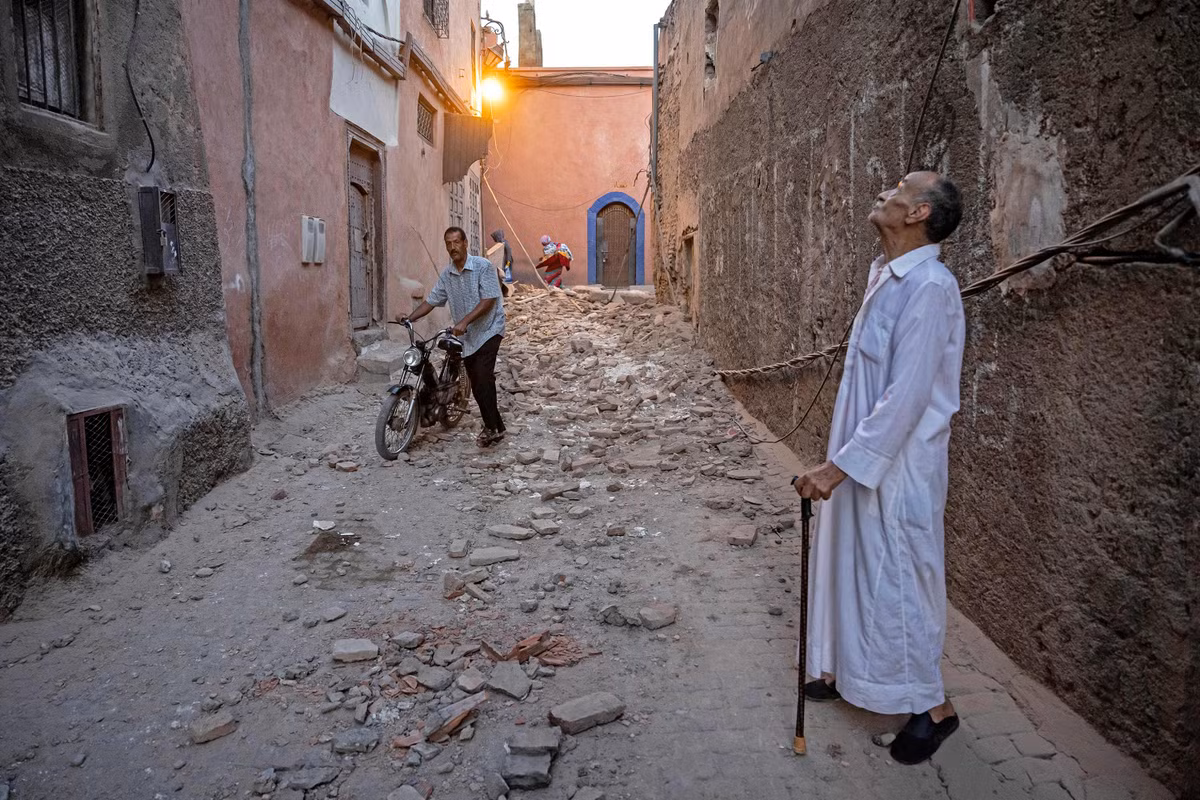 Một con hẻm ngổn ngang sau động đất ở thành phố Marrakech. (Ảnh: AFP/Getty Images/CNN)
