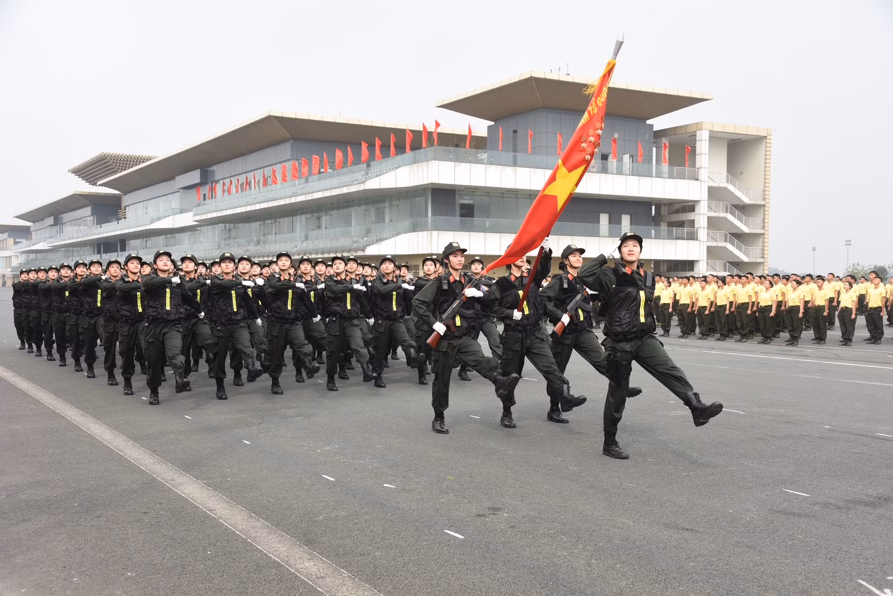 Khối Cảnh sát cơ động tham gia diễu binh. Khối Cảnh sát cơ động tham gia diễu binh.