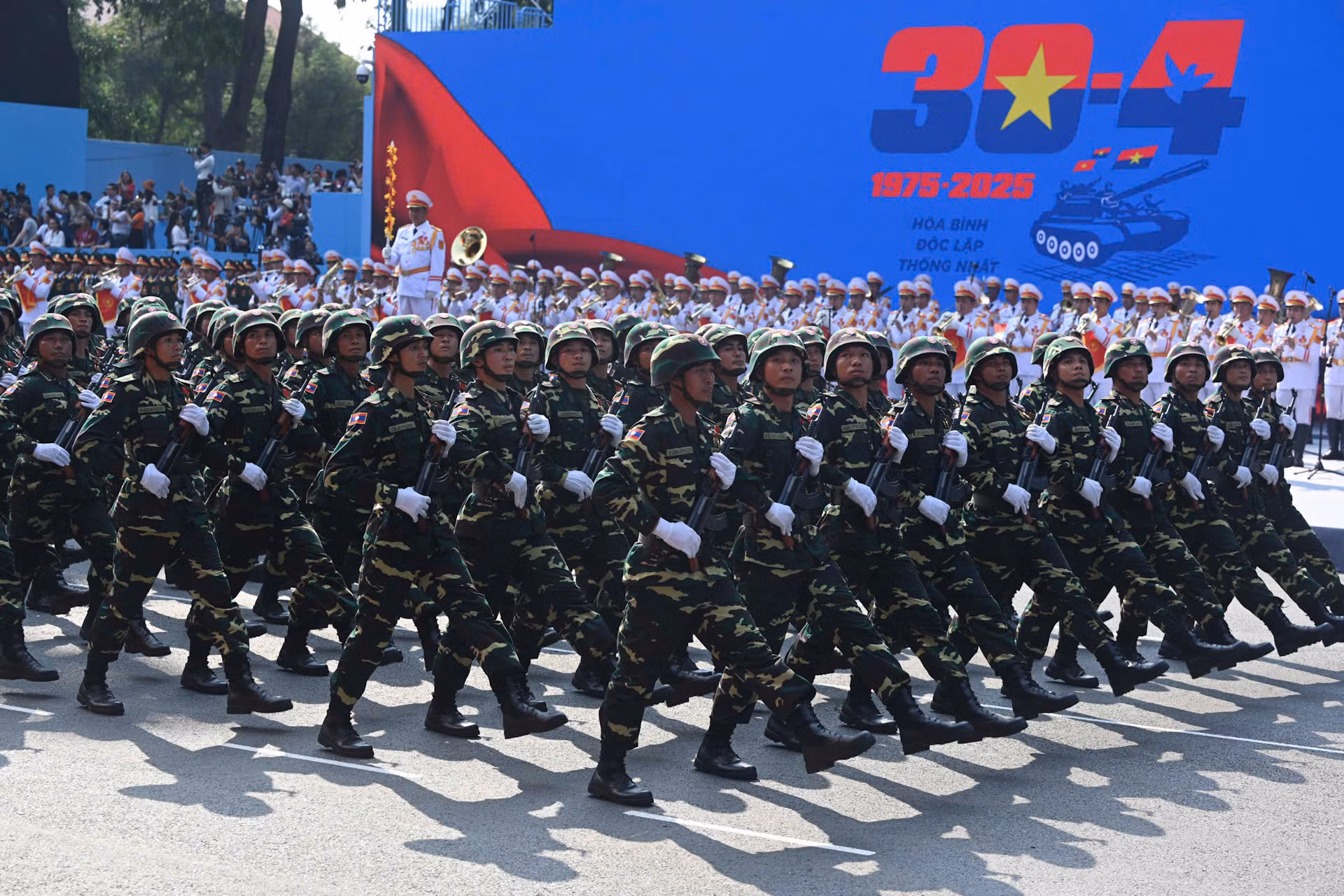 Lực lượng Quân đội nhân dân Lào. (Ảnh: DUY LINH)