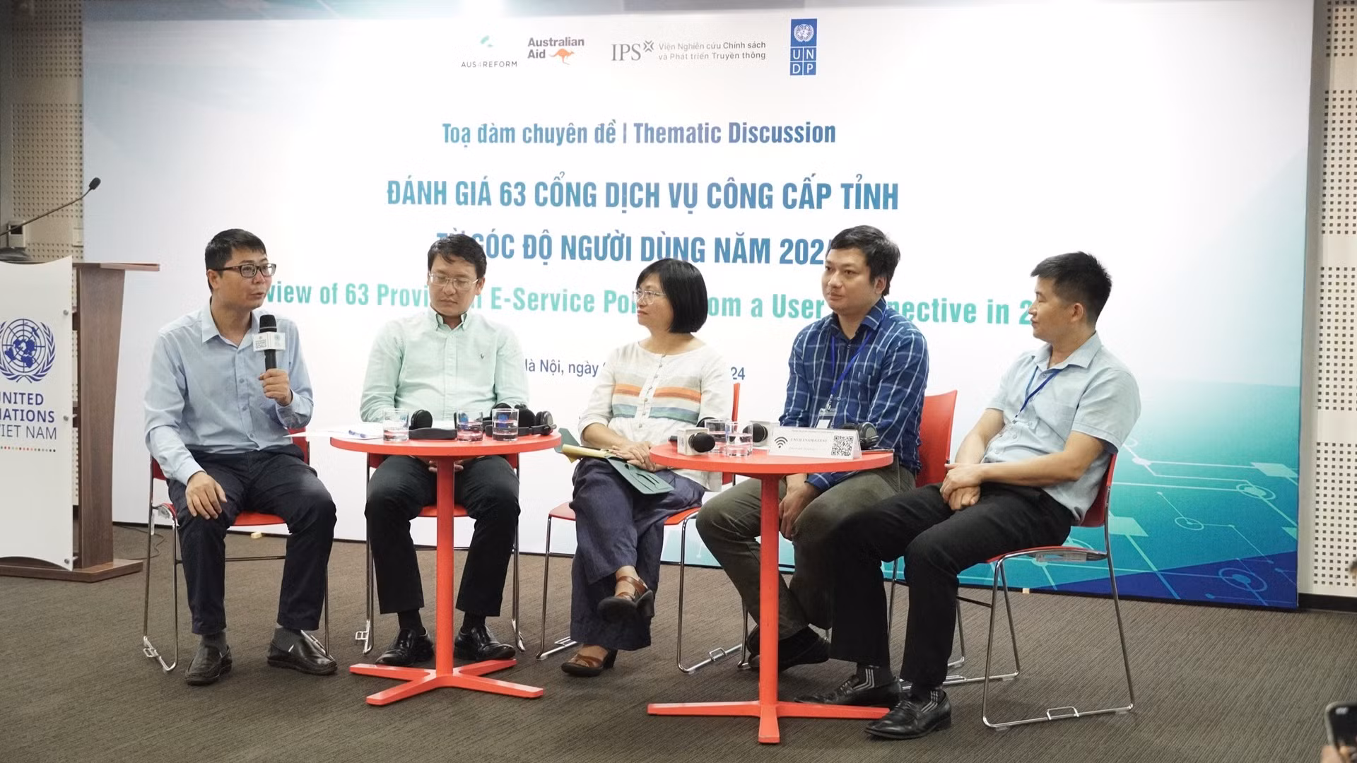 Các chuyên gia chia sẻ ý kiến tại Tọa đàm chuyên đề "Đánh giá 63 cổng dịch vụ công cấp tỉnh từ góc độ người dùng năm 2024".
