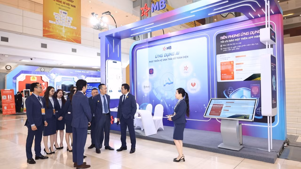 Sự kiện thu hút nhiều doanh nghiệp lớn cùng thảo luận về vai trò, tiềm năng và chiến lược phát triển ngành công nghiệp bán dẫn. Sự kiện thu hút nhiều doanh nghiệp lớn cùng thảo luận về vai trò, tiềm năng và chiến lược phát triển ngành công nghiệp bán dẫn.