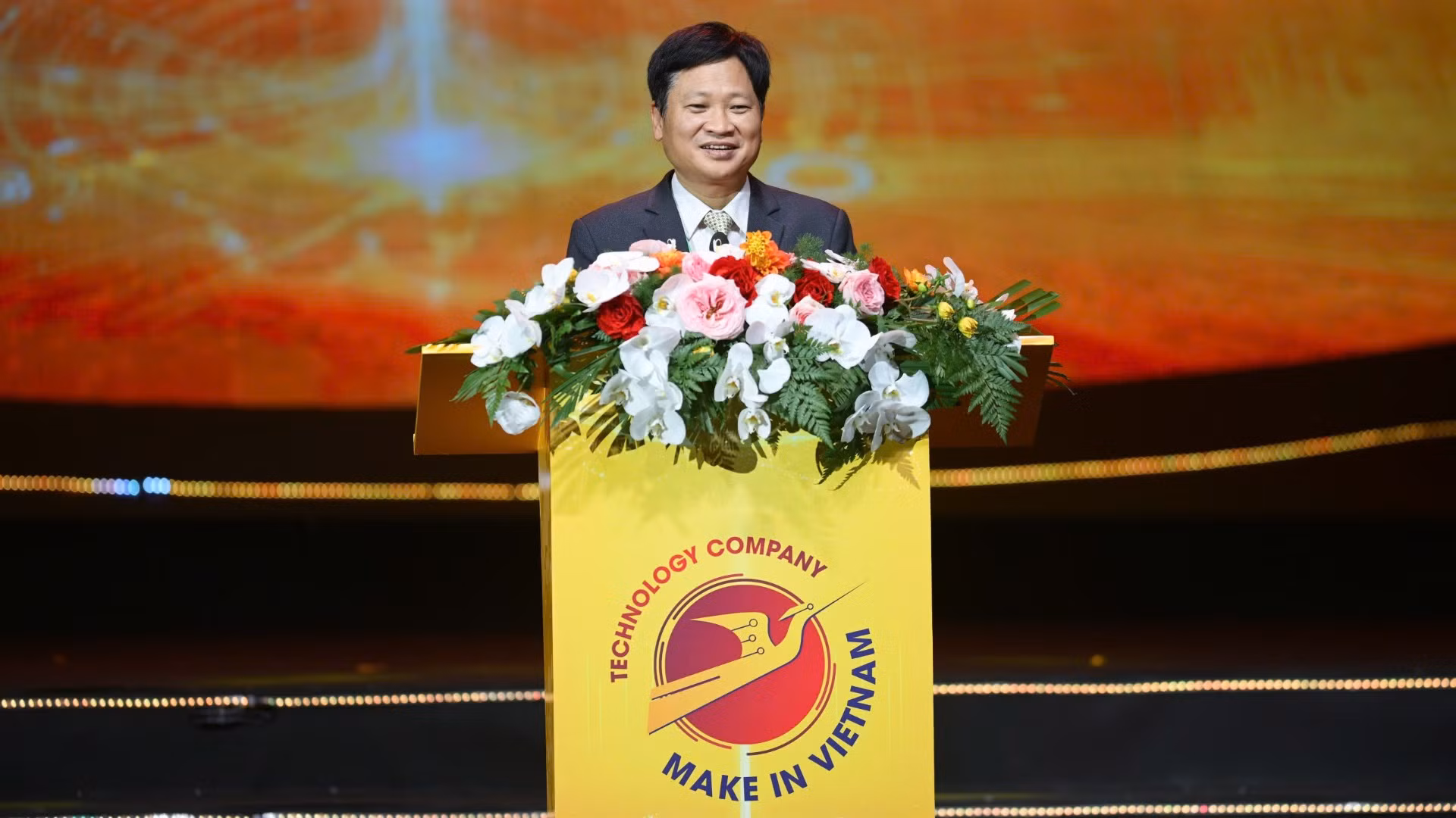 Ông Nguyễn Khắc Lịch, Cục trưởng Cục Công nghiệp công nghệ thông tin và truyền thông phát biểu. Ông Nguyễn Khắc Lịch, Cục trưởng Cục Công nghiệp công nghệ thông tin và truyền thông phát biểu.