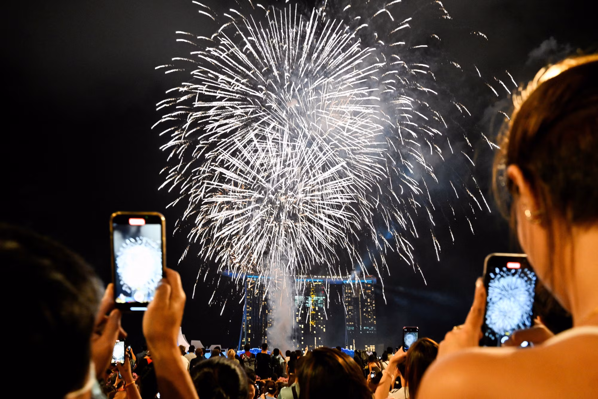 Pháo hoa trong lễ đếm ngược đón năm mới tại Vịnh Marina, Singapore, ngày 31/12/2022. (Ảnh: Reuters)