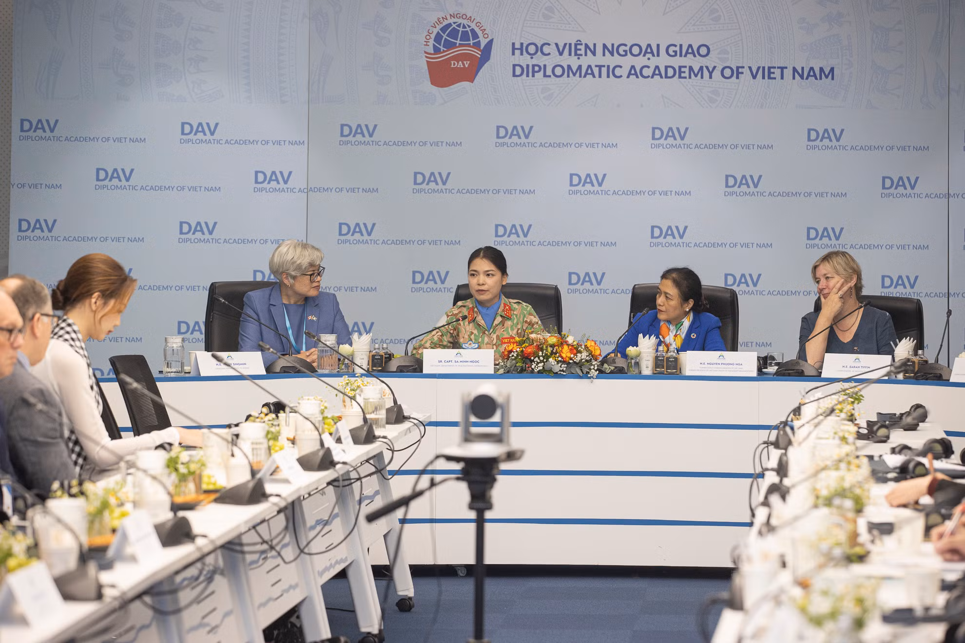 Các tọa đàm mang lại nhiều góc nhìn đa chiều từ các chuyên gia, nhà hoạch định chính sách..., góp phần thúc đẩy một ASEAN bền vững, sáng tạo và bao trùm. Các tọa đàm mang lại nhiều góc nhìn đa chiều từ các chuyên gia, nhà hoạch định chính sách..., góp phần thúc đẩy một ASEAN bền vững, sáng tạo và bao trùm.