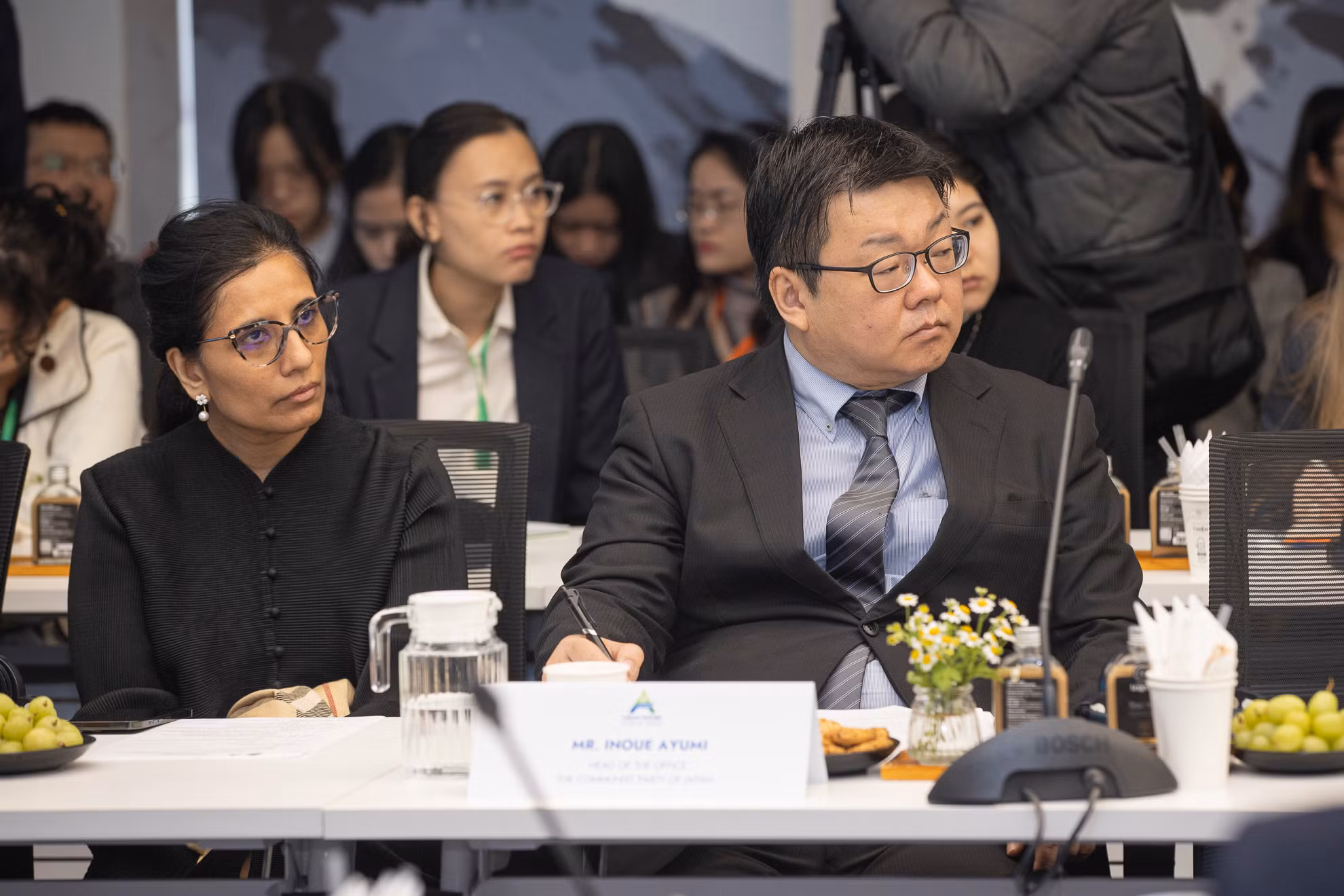 Tọa đàm có sự tham gia của các nhà ngoại giao, chuyên gia quốc tế và đại diện tổ chức khu vực, nhằm tìm ra giải pháp thực tiễn để thúc đẩy hòa bình và ổn định dài hạn trong ASEAN. Tọa đàm có sự tham gia của các nhà ngoại giao, chuyên gia quốc tế và đại diện tổ chức khu vực, nhằm tìm ra giải pháp thực tiễn để thúc đẩy hòa bình và ổn định dài hạn trong ASEAN.