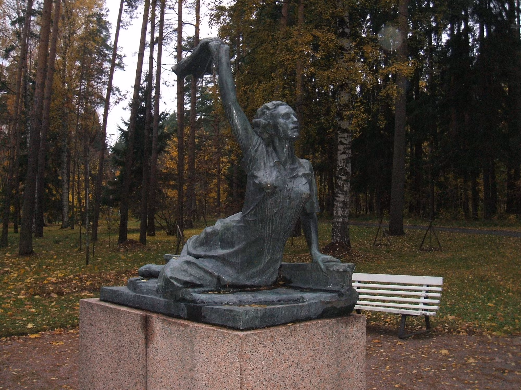 Tượng đài của Raymonde Dien ở Zelenogorsk, Saint Petersburg, Nga. (Ảnh: Peter Ivanov) Tượng đài của Raymonde Dien ở Zelenogorsk, Saint Petersburg, Nga. (Ảnh: Peter Ivanov)
