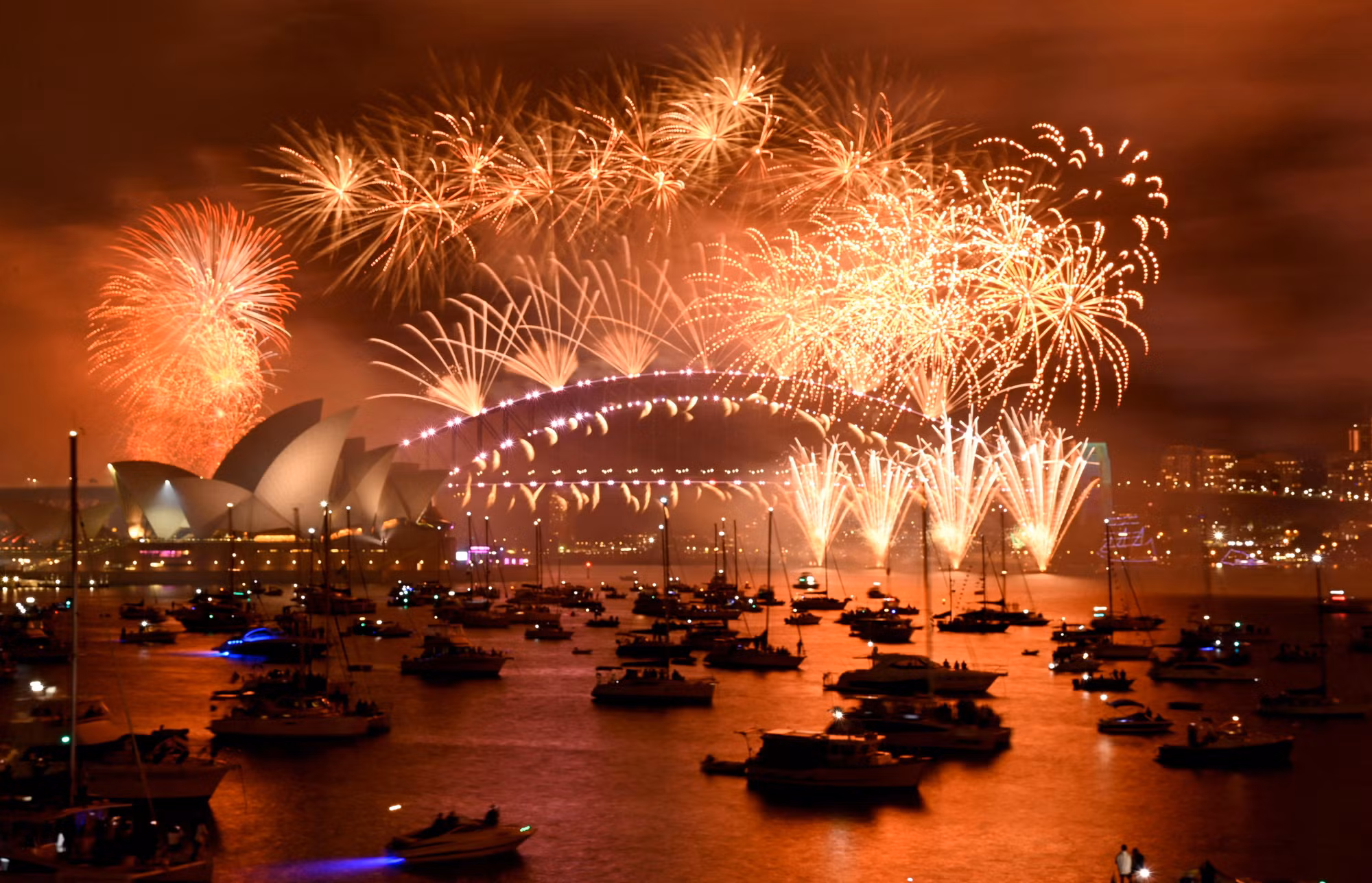 Màn pháo hoa ấn tượng trên cầu cảng Sydney trong lễ đón giao thừa ở Sydney, Australia, ngày 1/1/2023. (Ảnh: Reuters)