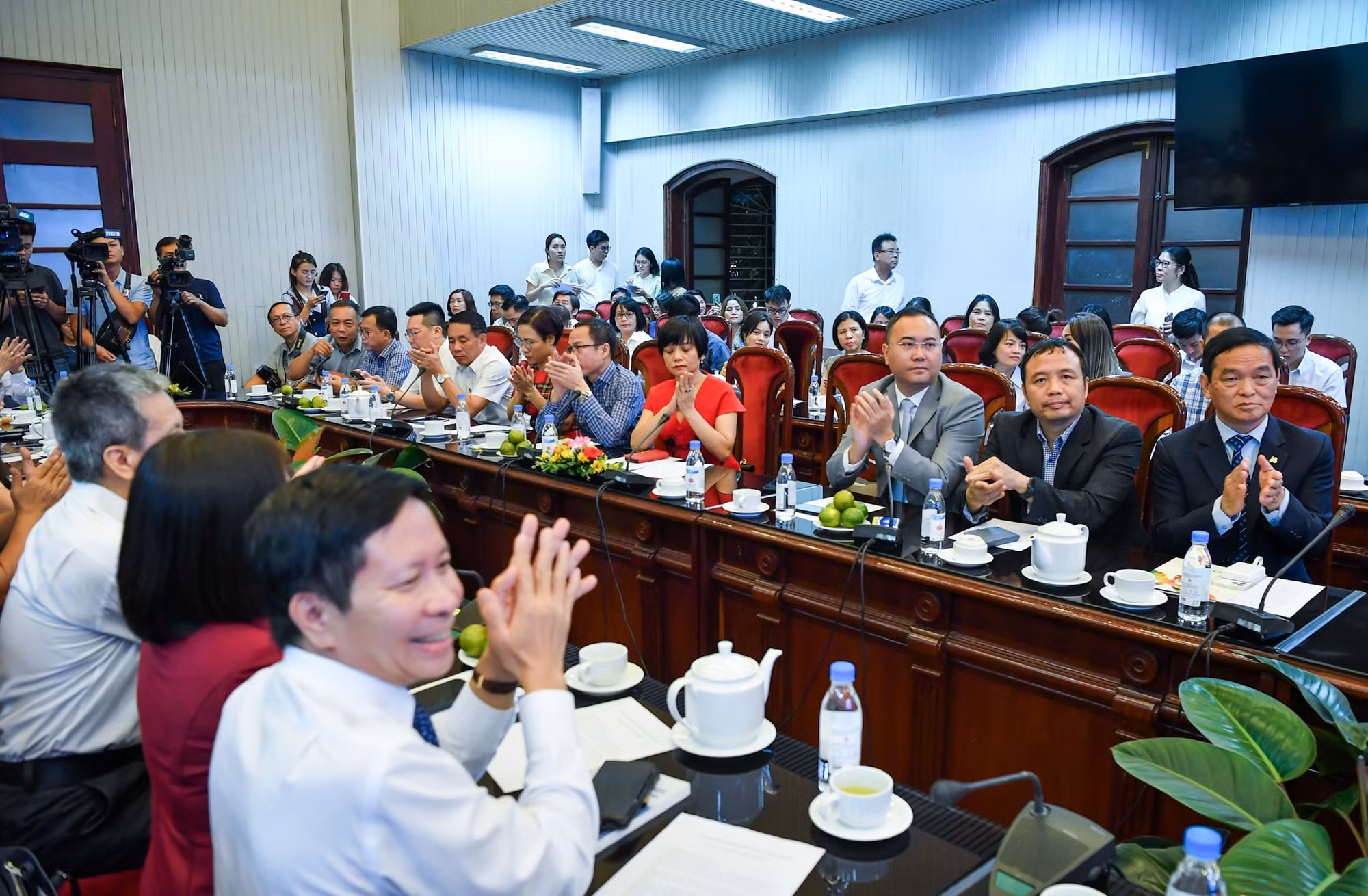 Đại diện các bộ, ban, ngành, cơ quan thông tấn báo chí, các hiệp hội, doanh nghiệp tại buổi lễ.