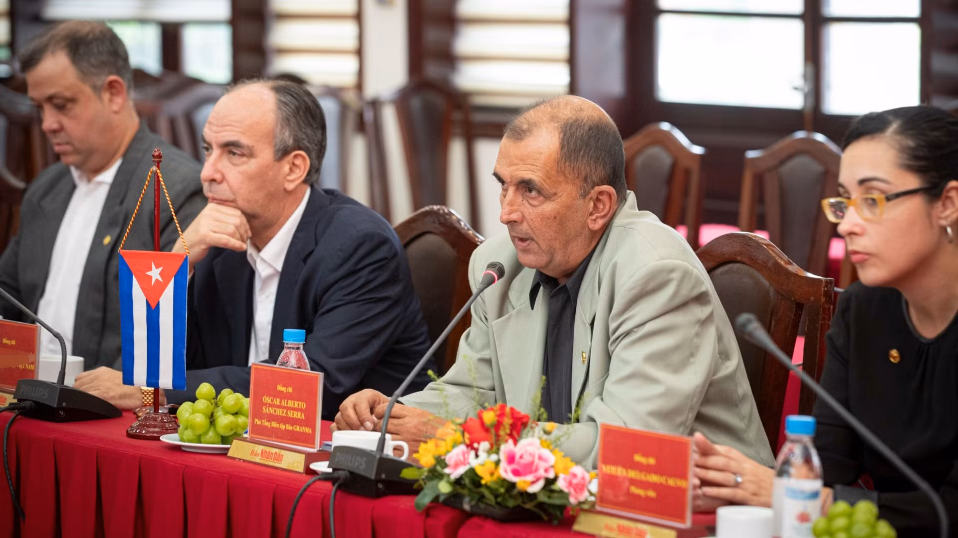 Phó Tổng Biên tập Báo Granma Oscar Alberto Sánchez Serra phát biểu tại tọa đàm. (Ảnh: SƠN TÙNG) Phó Tổng Biên tập Báo Granma Oscar Alberto Sánchez Serra phát biểu tại tọa đàm. (Ảnh: SƠN TÙNG)