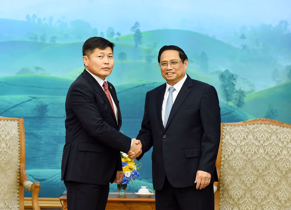 Thủ tướng Phạm Minh Chính và Bộ trưởng Tư pháp và Nội vụ Mông Cổ Khishgee Nyambaatar. Thủ tướng Phạm Minh Chính và Bộ trưởng Tư pháp và Nội vụ Mông Cổ Khishgee Nyambaatar.