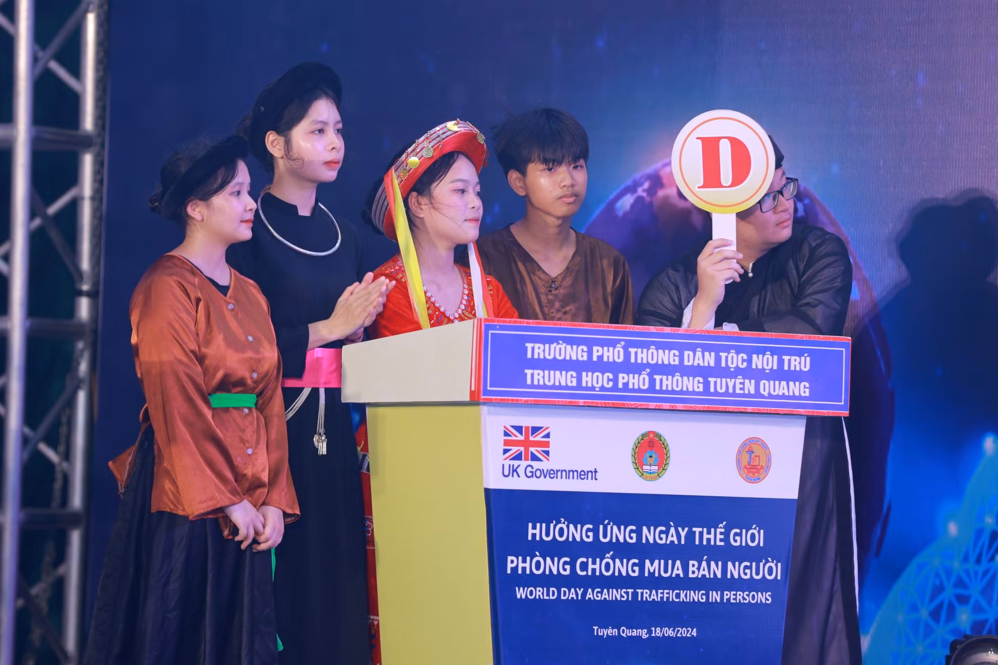 Các bạn trẻ tham gia Hội thi Tuyên truyền phòng, chống mua bán người và di cư trái phép. (Ảnh: TRUNG HIẾU)