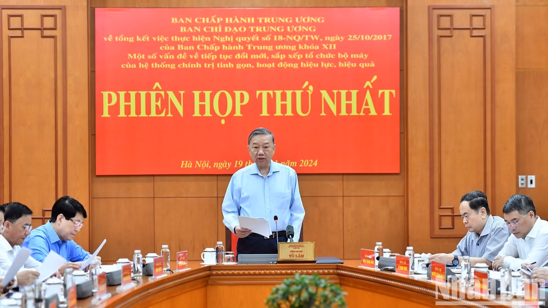 Tổng Bí thư Tô Lâm chủ trì Phiên họp thứ nhất Ban Chỉ đạo Trung ương về tiếp tục đổi mới, sắp xếp tổ chức bộ máy của hệ thống chính trị tinh gọn, hoạt động hiệu lực, hiệu quả. (Ảnh: ĐĂNG KHOA) Tổng Bí thư Tô Lâm chủ trì Phiên họp thứ nhất Ban Chỉ đạo Trung ương về tiếp tục đổi mới, sắp xếp tổ chức bộ máy của hệ thống chính trị tinh gọn, hoạt động hiệu lực, hiệu quả. (Ảnh: ĐĂNG KHOA)