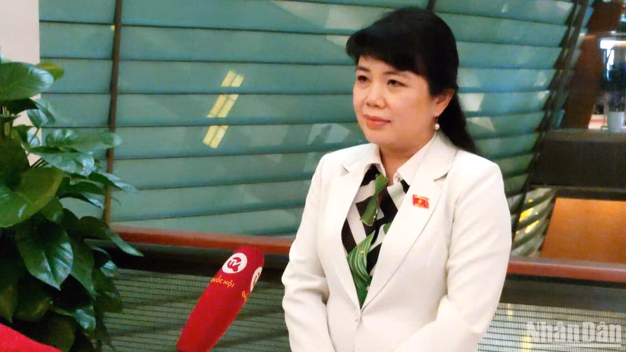 Đại biểu Nguyễn Thị Thu Hà - Phó Trưởng Đoàn chuyên trách Đoàn đại biểu Quốc hội tỉnh Quảng Ninh. (Ảnh: TRUNG HƯNG)