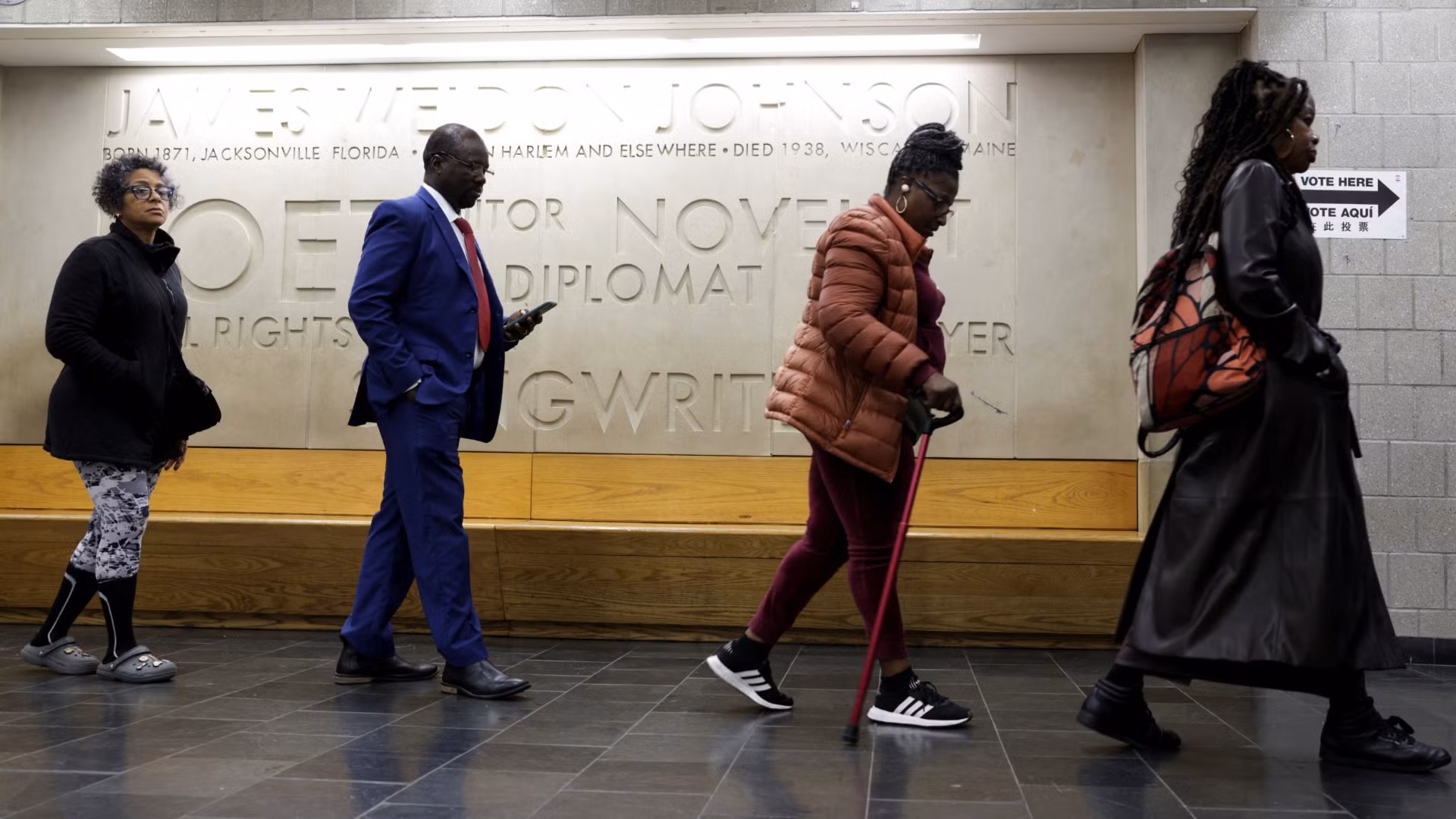 Xếp hàng chờ bỏ phiếu ở New York, Mỹ, ngày 5/11/2024. (Ảnh: Reuters) Xếp hàng chờ bỏ phiếu ở New York, Mỹ, ngày 5/11/2024. (Ảnh: Reuters)