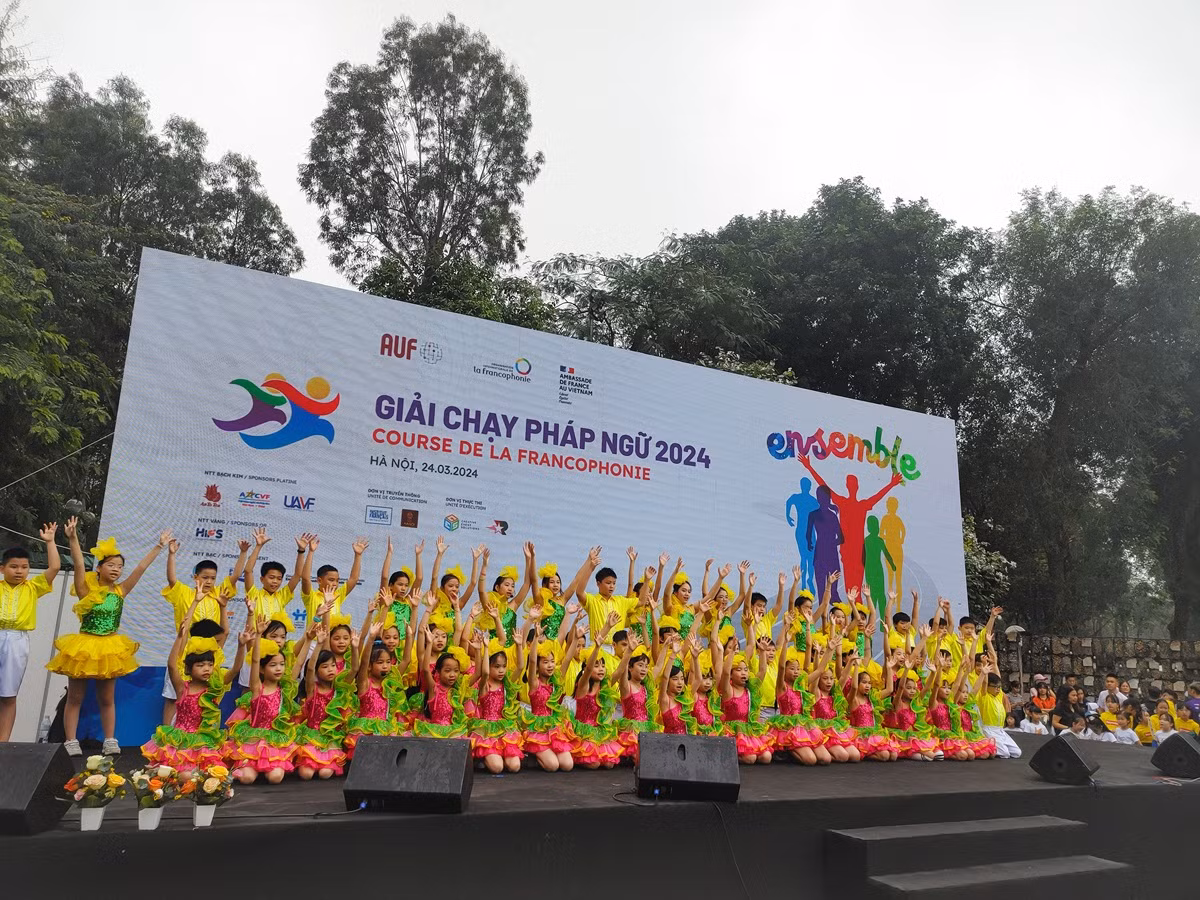 Đa dạng các hoạt động văn hóa, biểu diễn nghệ thuật, hội trại… được tổ chức bên lề sự kiện. (Ảnh: TRUNG HƯNG)