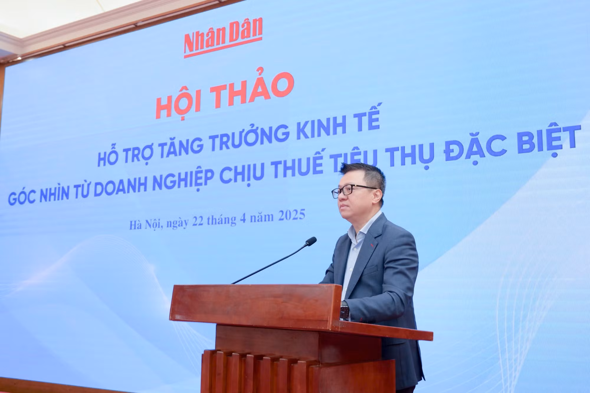 Đồng chí Lê Quốc Minh, Ủy viên Trung ương Đảng, Tổng Biên tập Báo Nhân Dân, Phó Trưởng ban Tuyên giáo và Dân vận Trung ương, Chủ tịch Hội Nhà báo Việt Nam phát biểu khai mạc hội thảo. Đồng chí Lê Quốc Minh, Ủy viên Trung ương Đảng, Tổng Biên tập Báo Nhân Dân, Phó Trưởng ban Tuyên giáo và Dân vận Trung ương, Chủ tịch Hội Nhà báo Việt Nam phát biểu khai mạc hội thảo.