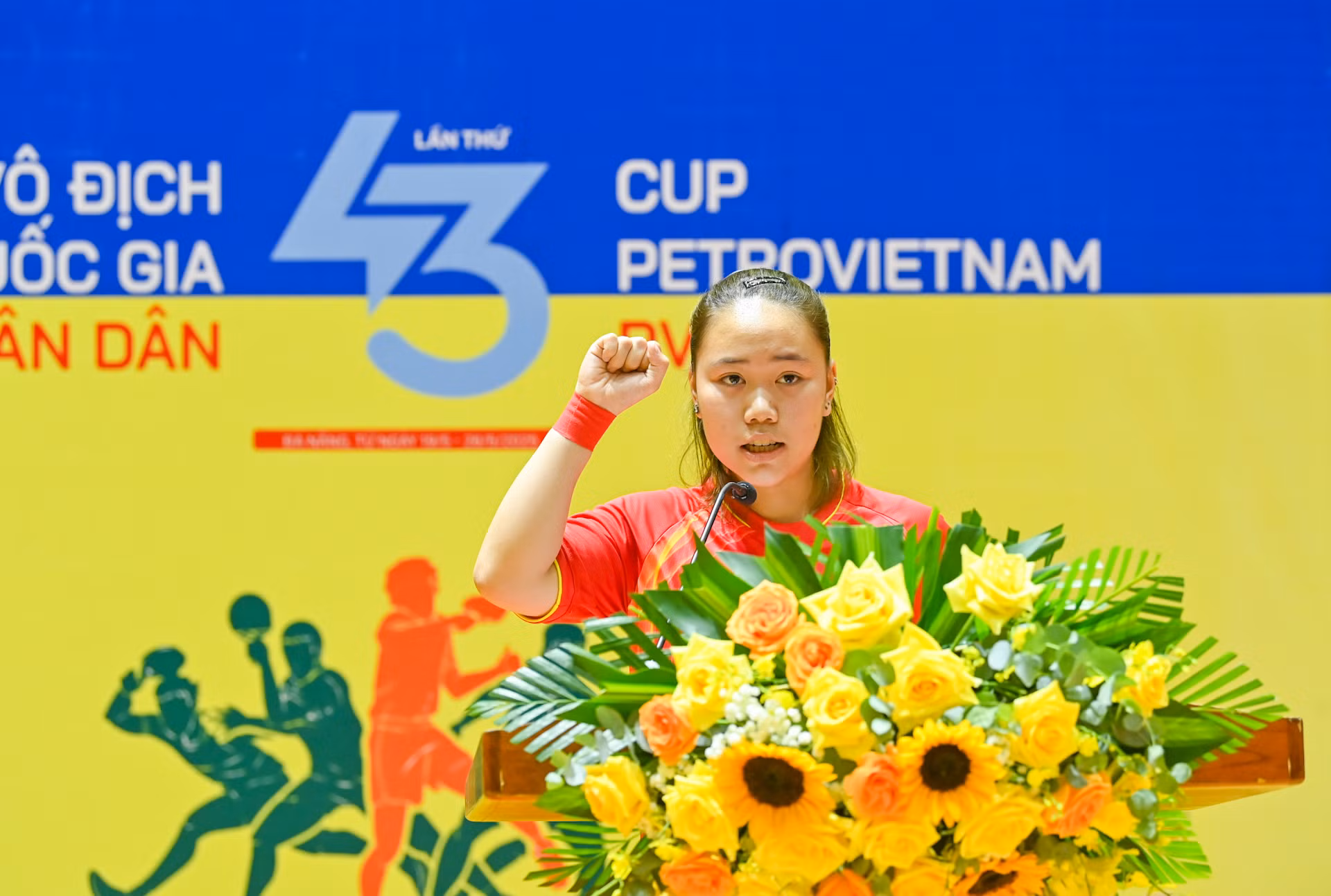 Vận động viên Ngô Thủy Tiên (đoàn Đà Nẵng) đại diện cho lực lượng vận động viên tham dự giải đấu đọc lời tuyên thệ.
