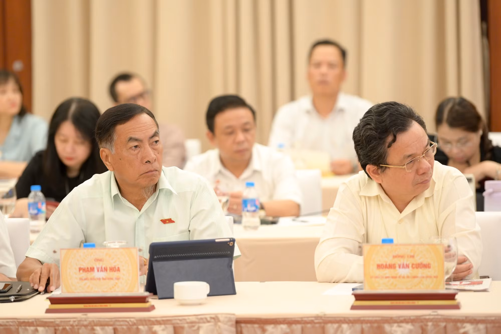 Các đại biểu Quốc hội tham dự hội thảo. Các đại biểu Quốc hội tham dự hội thảo.