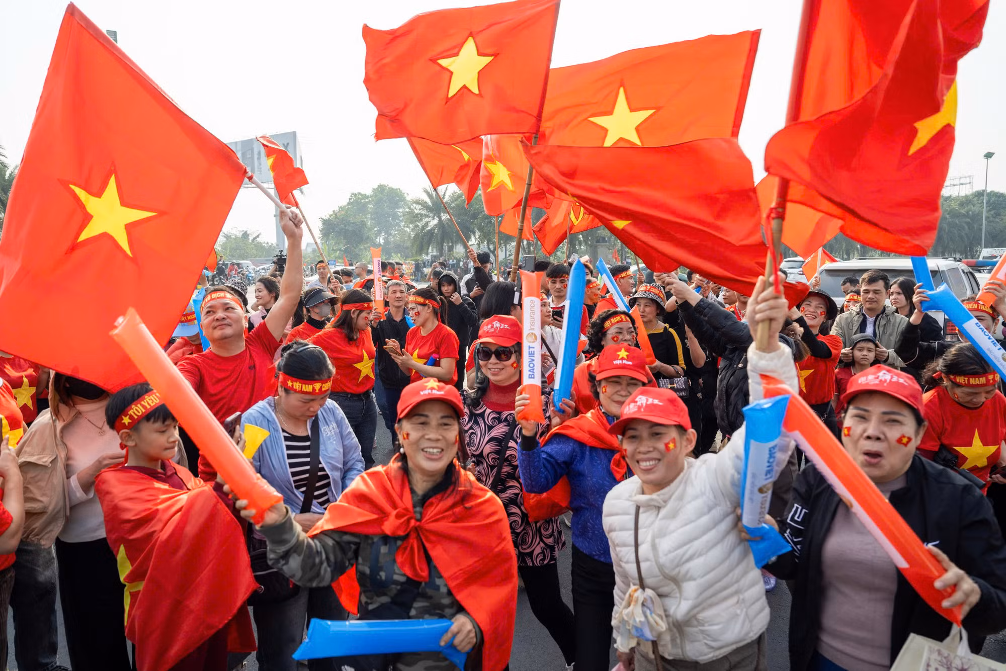 Niềm tự hào của người hâm mộ khi đội tuyển Việt Nam giành chức vô địch.