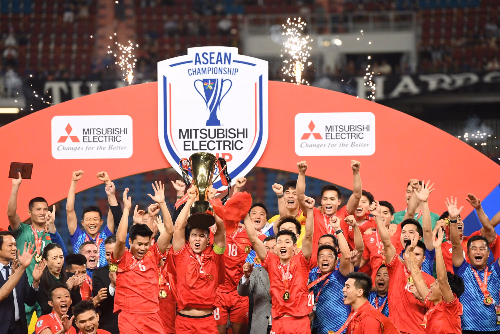 Danh hiệu ASEAN Cup 2024 cũng là chức vô địch Đông Nam Á thứ 3 trong lịch sử bóng đá Việt Nam, sau hai lần đăng quang vào các năm 2008 và 2018. Danh hiệu ASEAN Cup 2024 cũng là chức vô địch Đông Nam Á thứ 3 trong lịch sử bóng đá Việt Nam, sau hai lần đăng quang vào các năm 2008 và 2018.