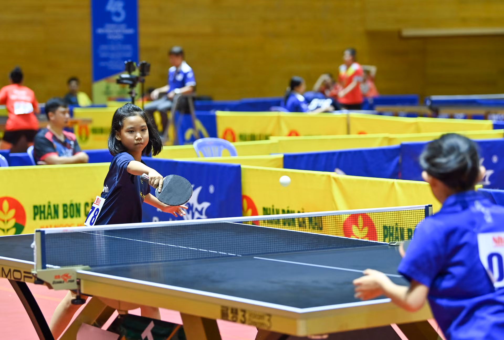 Dù sinh ra trong gia đình có mẹ là huấn luyện viên bóng đá, vận động viên 10 tuổi Lê Bảo Anh của đoàn Hưng Yên lại sớm bộc lộ niềm đam mê với bóng bàn và kiên định lựa chọn con đường thi đấu chuyên nghiệp.