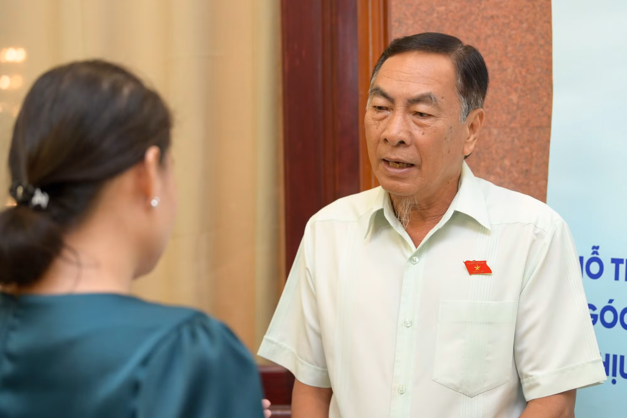 Các đại biểu trả lời phỏng vấn bên lề hội thảo. Các đại biểu trả lời phỏng vấn bên lề hội thảo.