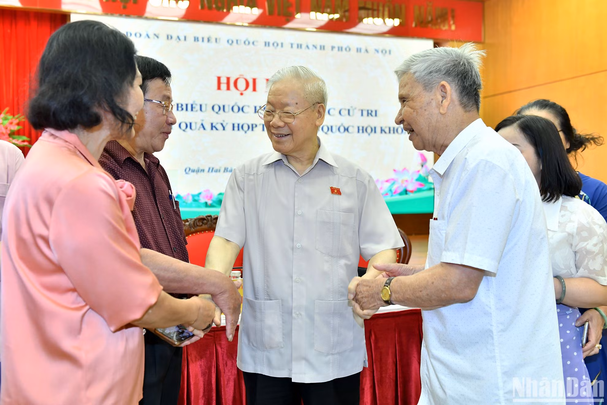 Tổng Bí thư Nguyễn Phú Trọng với cử tri thành phố Hà Nội. Tổng Bí thư Nguyễn Phú Trọng với cử tri thành phố Hà Nội.