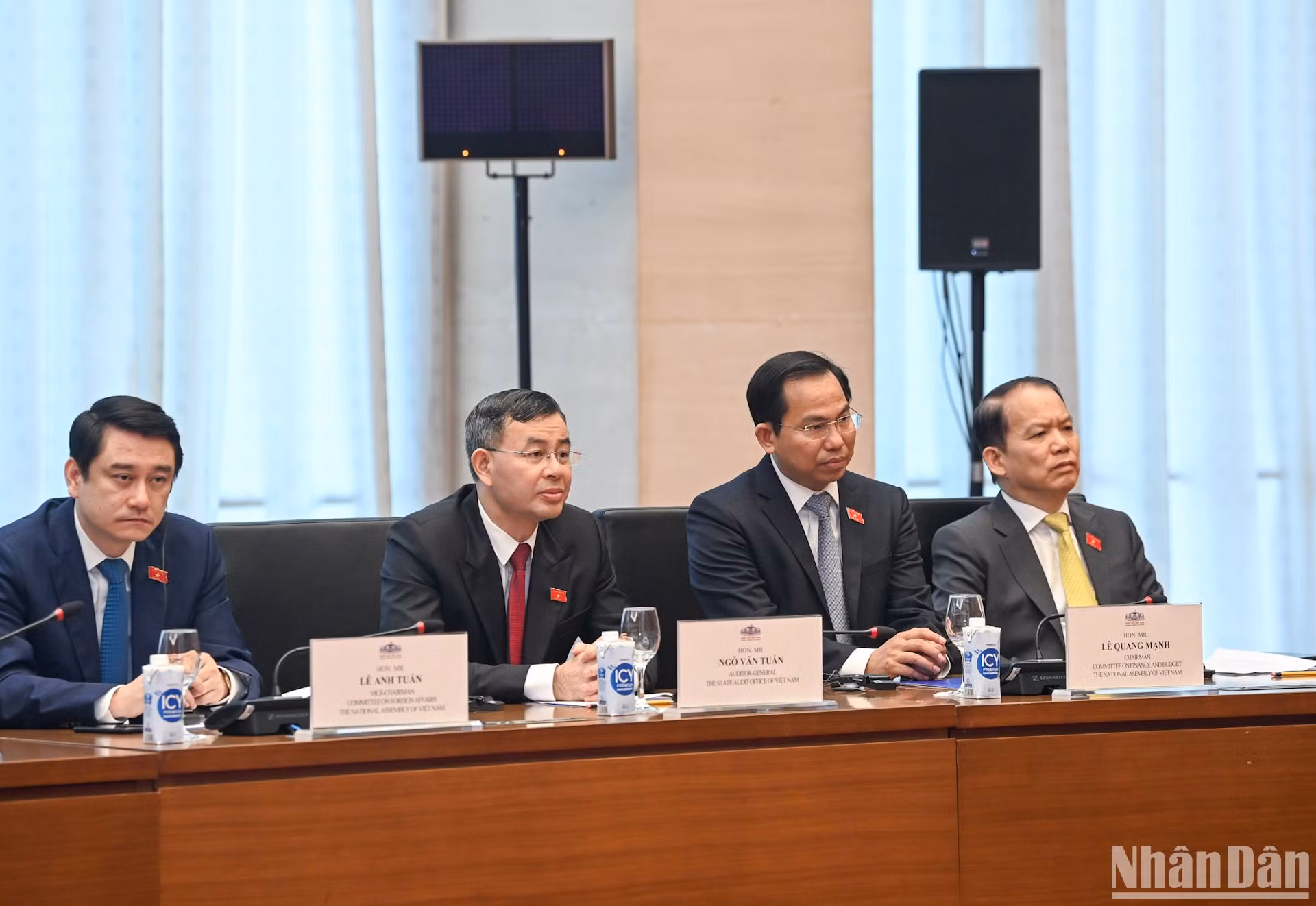 Chủ nhiệm Ủy ban Pháp luật Hoàng Thanh Tùng; Chủ nhiệm Ủy ban Tài chính - Ngân sách Lê Quang Mạnh; Tổng Kiểm toán Nhà nước Ngô Văn Tuấn và đại diện Thường trực một số cơ quan của Quốc hội dự cuộc tiếp.