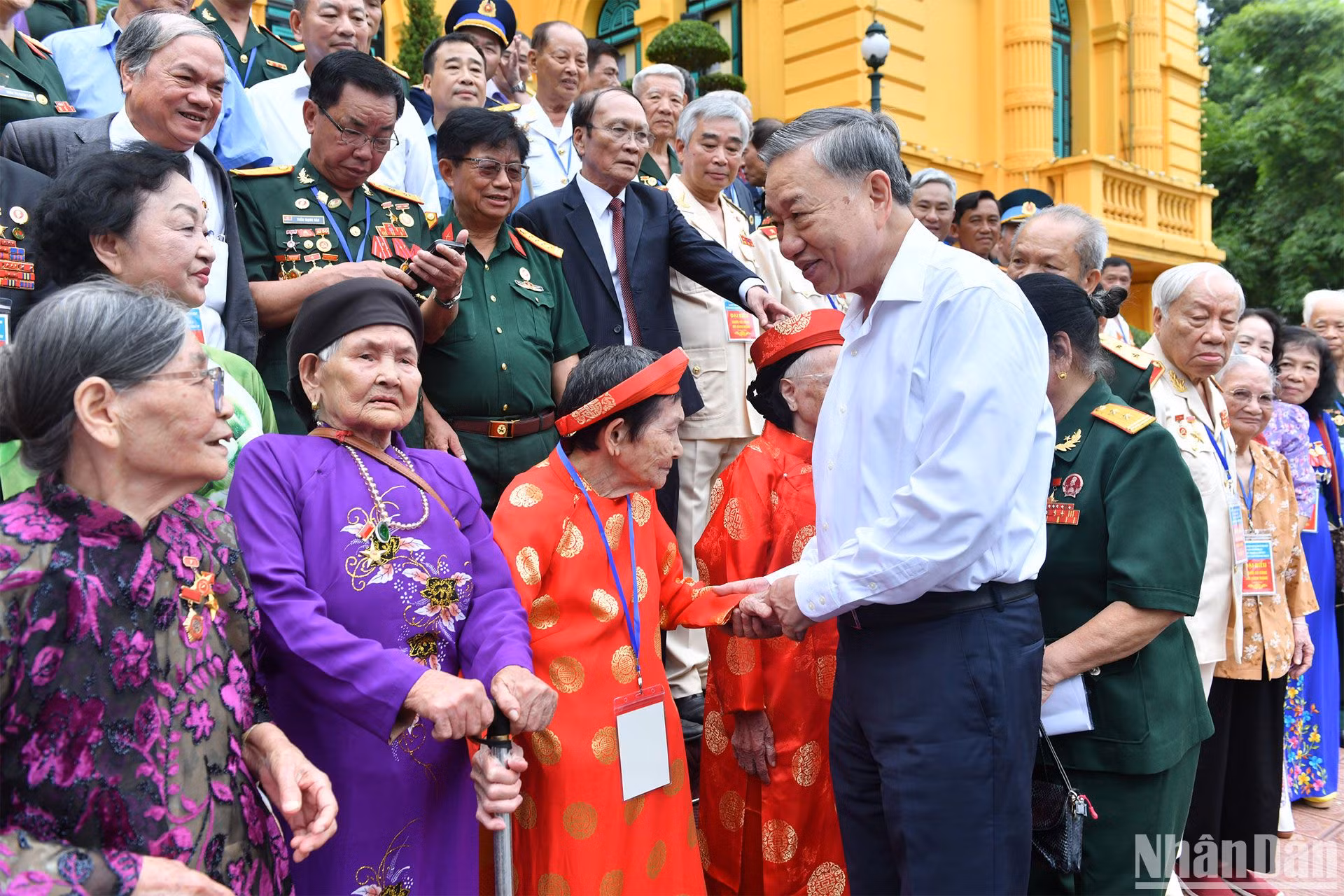 Chủ tịch nước Tô Lâm với các đại biểu tham dự buổi gặp mặt.