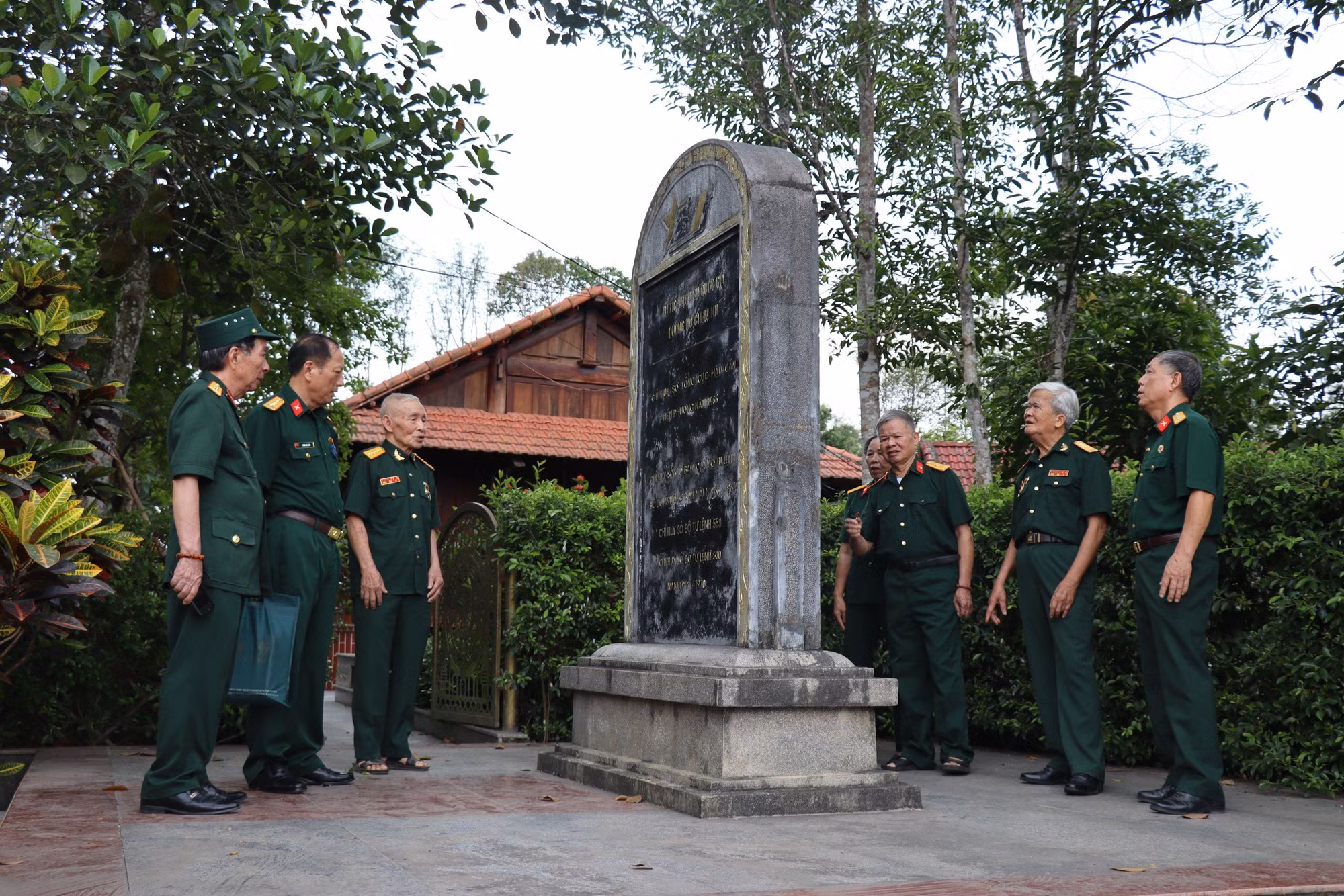 Hiện nay, các bộ phận di tích khác như “Nhà ăn, bếp Hoàng Cầm”, “Trạm thông tin”… cũng được bảo tồn, nằm trong đất của các hộ gia đình địa phương. Hiện nay, các bộ phận di tích khác như “Nhà ăn, bếp Hoàng Cầm”, “Trạm thông tin”… cũng được bảo tồn, nằm trong đất của các hộ gia đình địa phương.