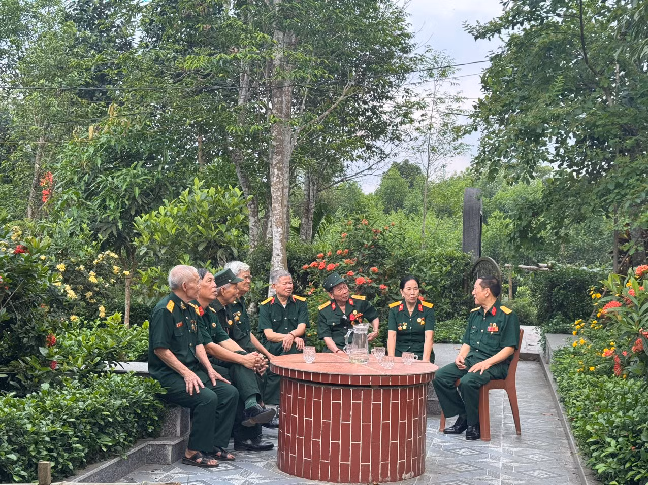 Đây cũng là địa điểm gặp gỡ thường xuyên của các cựu binh Trường Sơn xưa. Đây cũng là địa điểm gặp gỡ thường xuyên của các cựu binh Trường Sơn xưa.