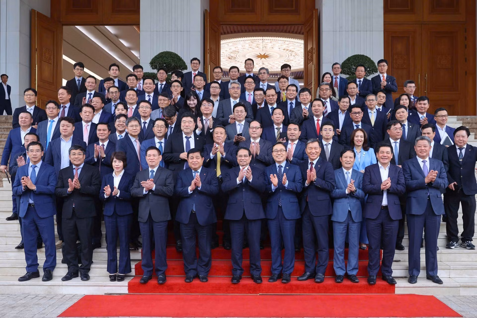 Thủ tướng Phạm Minh Chính với các doanh nghiệp Hàn Quốc. Ảnh: Dương Giang/TTXVN