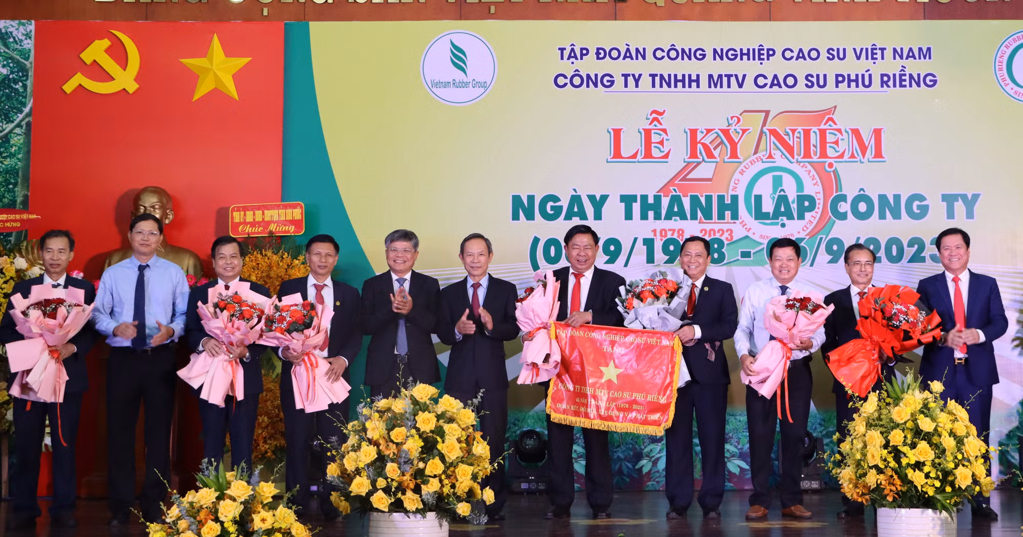 Công ty cao-su Phú Riềng kỷ niệm 45 năm ngày thành lập.