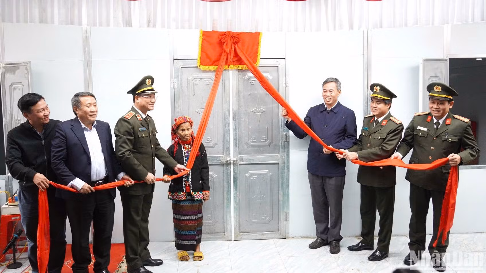 Lễ bàn giao nhà mới cho người dân tại huyện Hướng Hóa.