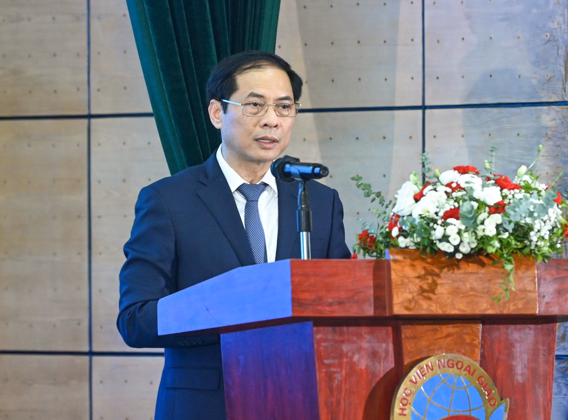 Bộ trưởng Ngoại giao Bùi Thanh Sơn phát biểu tại buổi đối thoại.
