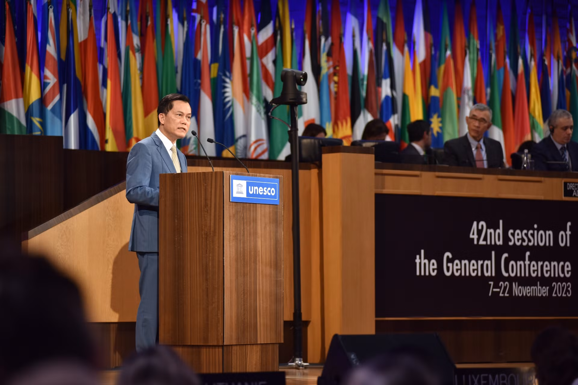 Thứ trưởng Hà Kim Ngọc khẳng định cam kết của Việt Nam trong việc đồng hành cùng với UNESCO và các quốc gia thành viên của Tổ chức trong xây dựng và duy trì một thế giới văn hóa, giáo dục, khoa học phát triển bền vững. (Ảnh: MINH DUY)