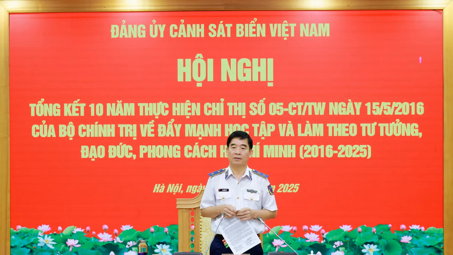Trung tướng Bùi Quốc Oai, Bí thư Đảng ủy, Chính ủy Cảnh sát Biển Việt Nam, phát biểu tại hội nghị. Trung tướng Bùi Quốc Oai, Bí thư Đảng ủy, Chính ủy Cảnh sát Biển Việt Nam, phát biểu tại hội nghị.