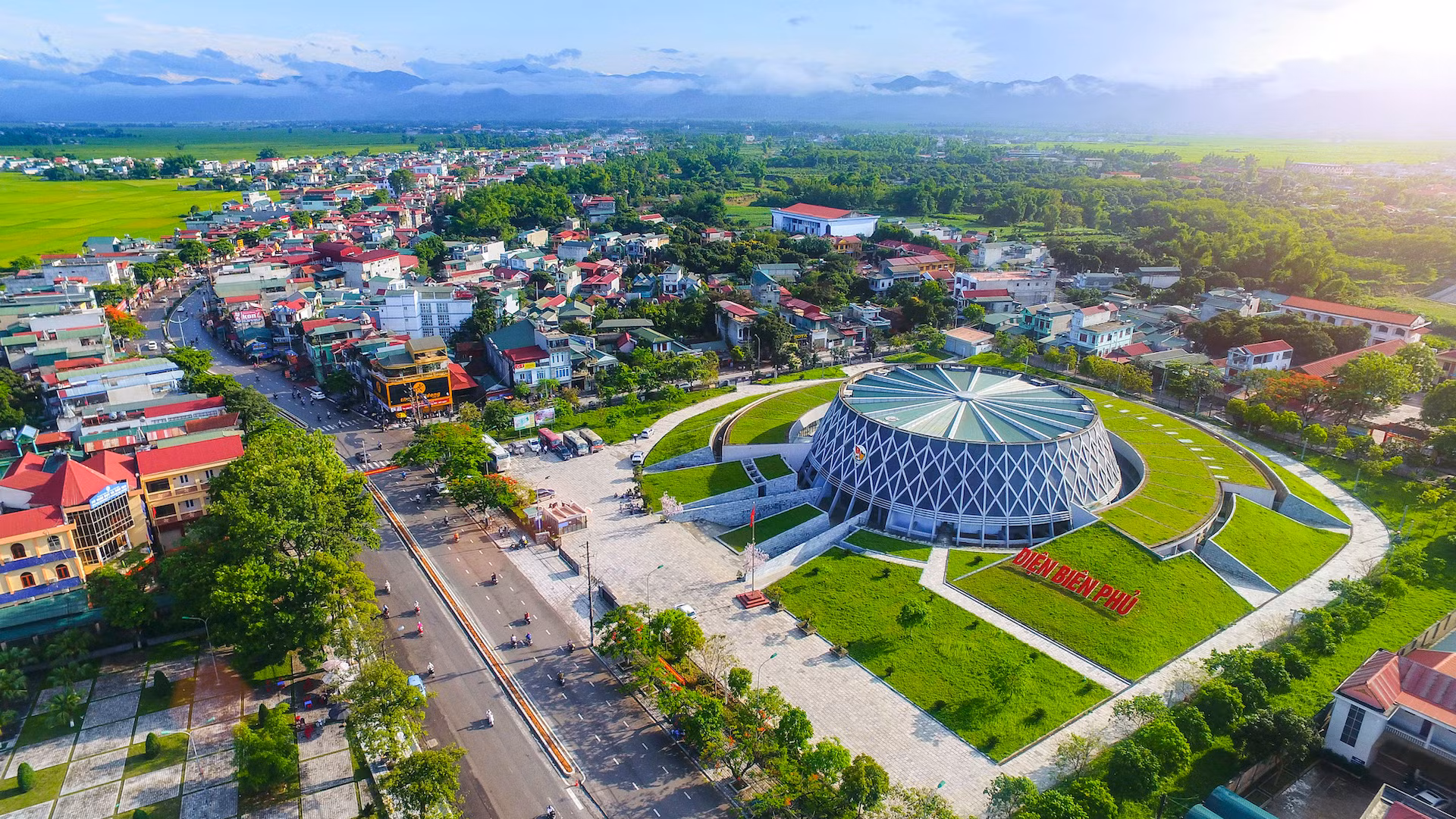 Một góc thành phố Điện Biên Phủ khang trang, rực rỡ hôm nay. (Ảnh: Sở Văn hóa, Thể thao và Du lịch tỉnh Điện Biên)