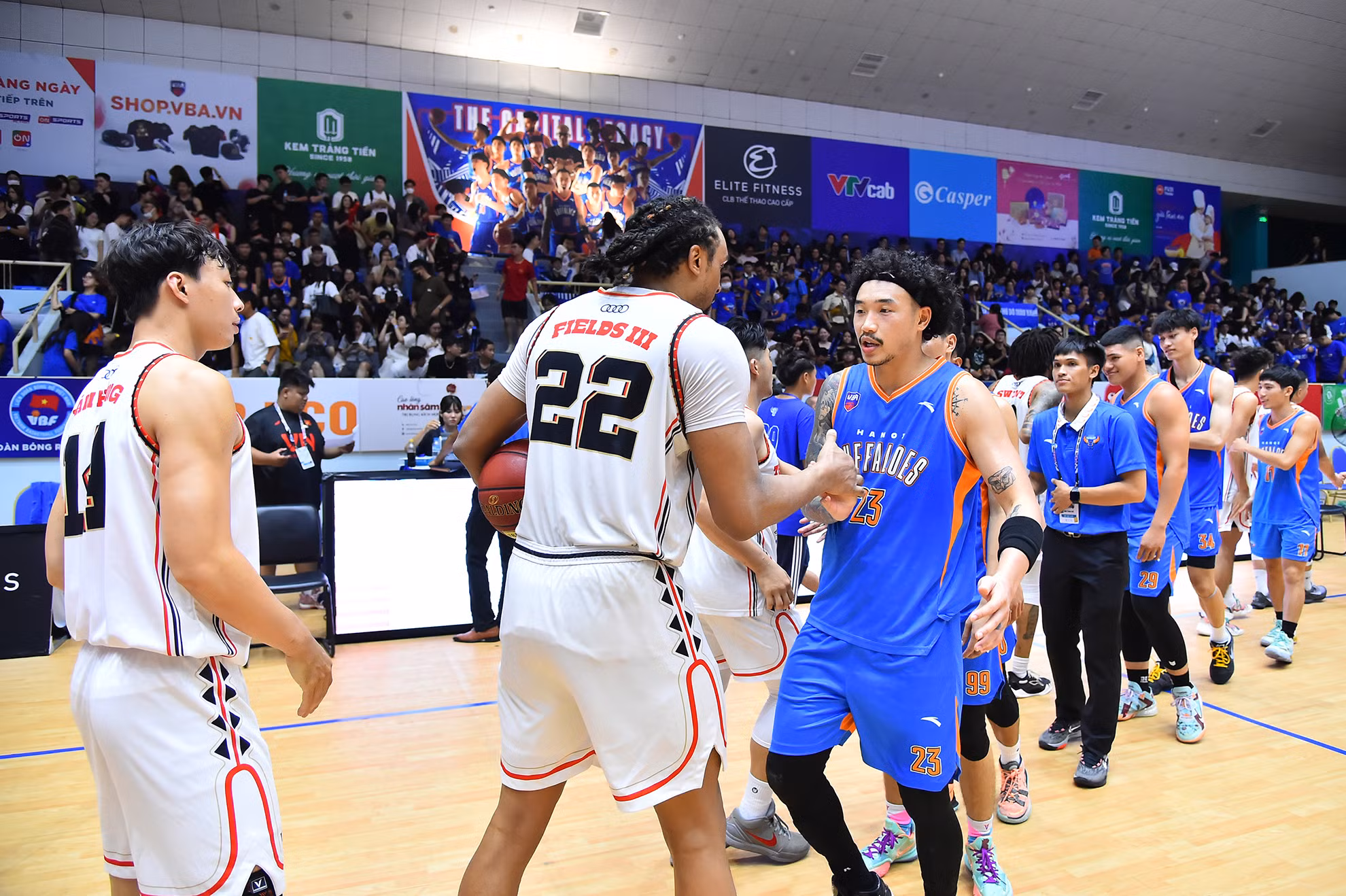 Với kết quả cùng phong độ hiện tại của Hanoi Buffaloes và Thang Long Warriors, rất nhiều khả năng người hâm mộ trái bóng cam sẽ có cơ hội tiếp tục được theo dõi trận derby Thủ đô ngay tại vòng bán kết của loạt trận Playoffs sắp tới. Với kết quả cùng phong độ hiện tại của Hanoi Buffaloes và Thang Long Warriors, rất nhiều khả năng người hâm mộ trái bóng cam sẽ có cơ hội tiếp tục được theo dõi trận derby Thủ đô ngay tại vòng bán kết của loạt trận Playoffs sắp tới.