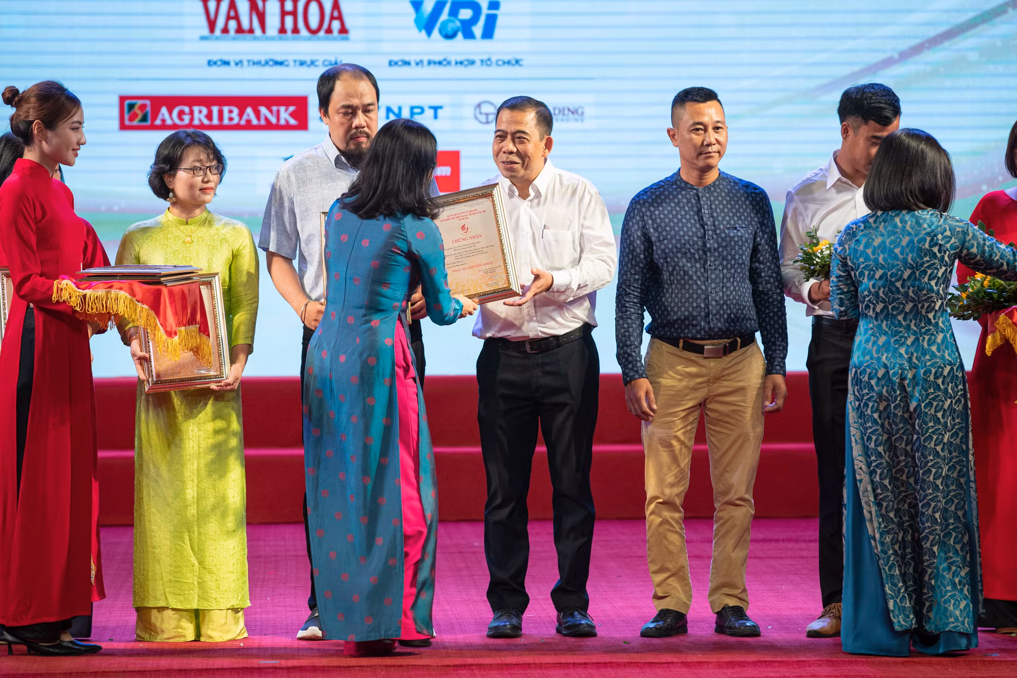 Tác giả Báo Nhân Dân đoạt giải Khuyến khích.