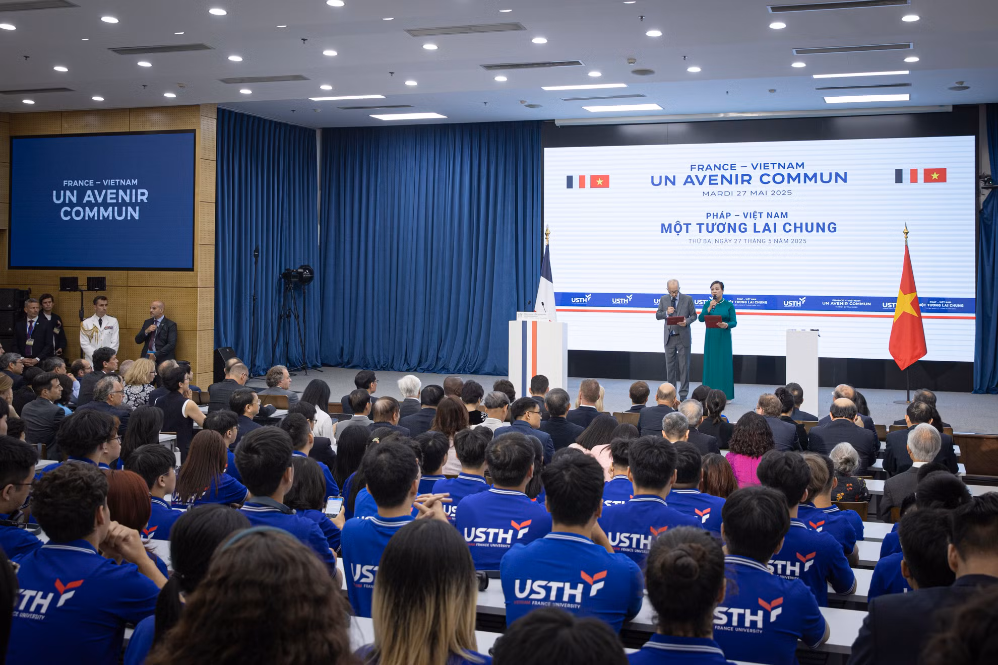 Quang cảnh buổi giao lưu.