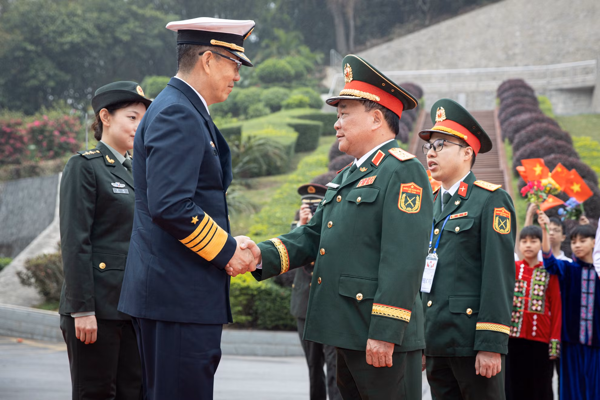 [Ảnh] Lễ đón Bộ trưởng Quốc phòng Trung Quốc và đoàn đại biểu sang giao lưu hữu nghị ảnh 1