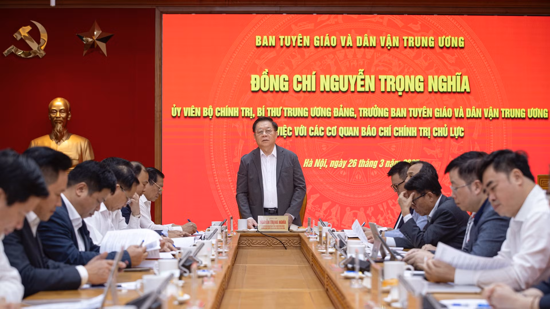 Trưởng Ban Tuyên giáo và Dân vận Trung ương Nguyễn Trọng Nghĩa chủ trì buổi làm việc với các cơ quan báo chí chính trị chủ lực.