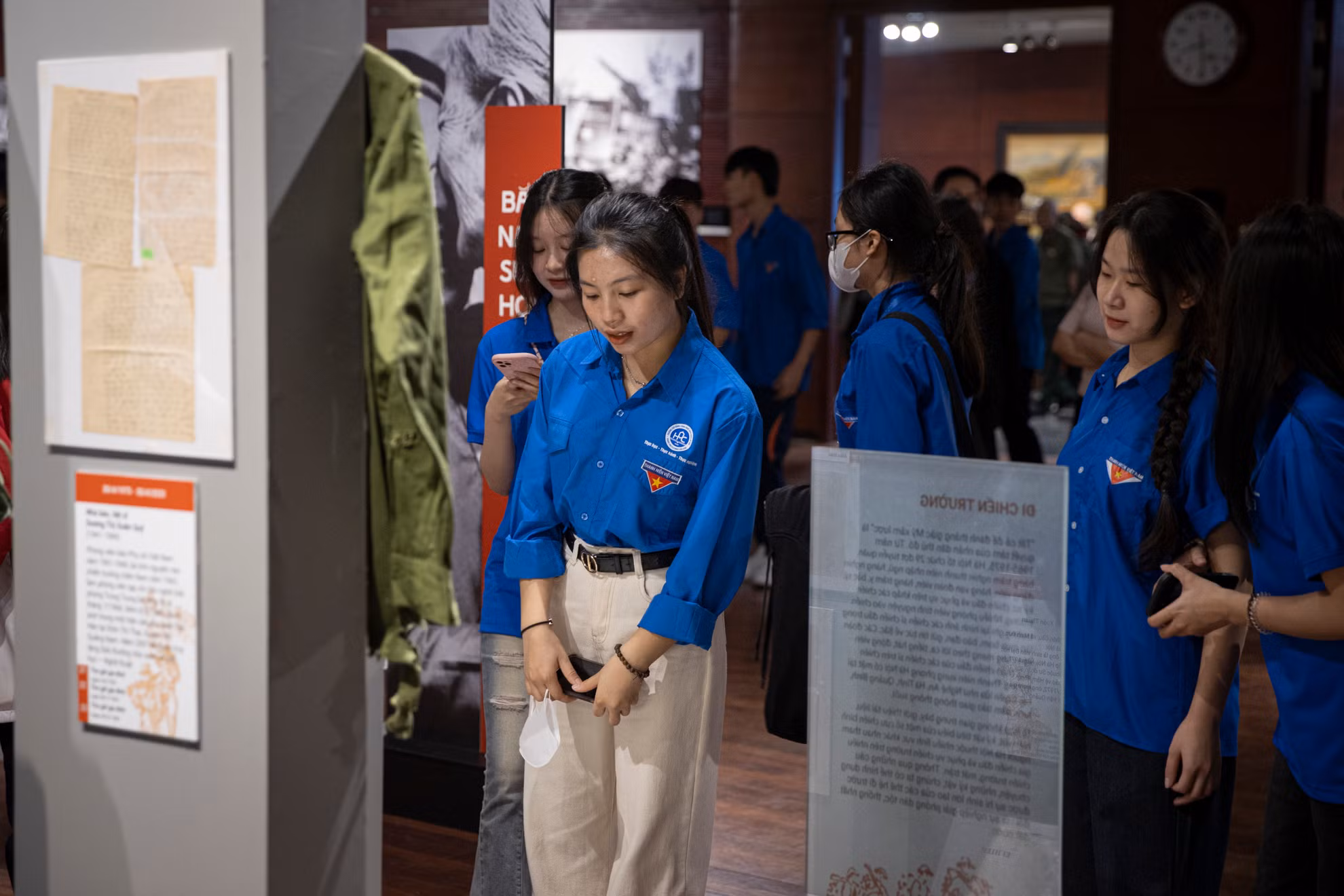 Triển lãm thu hút sự quan tâm của đông đảo đoàn viên, thanh niên.