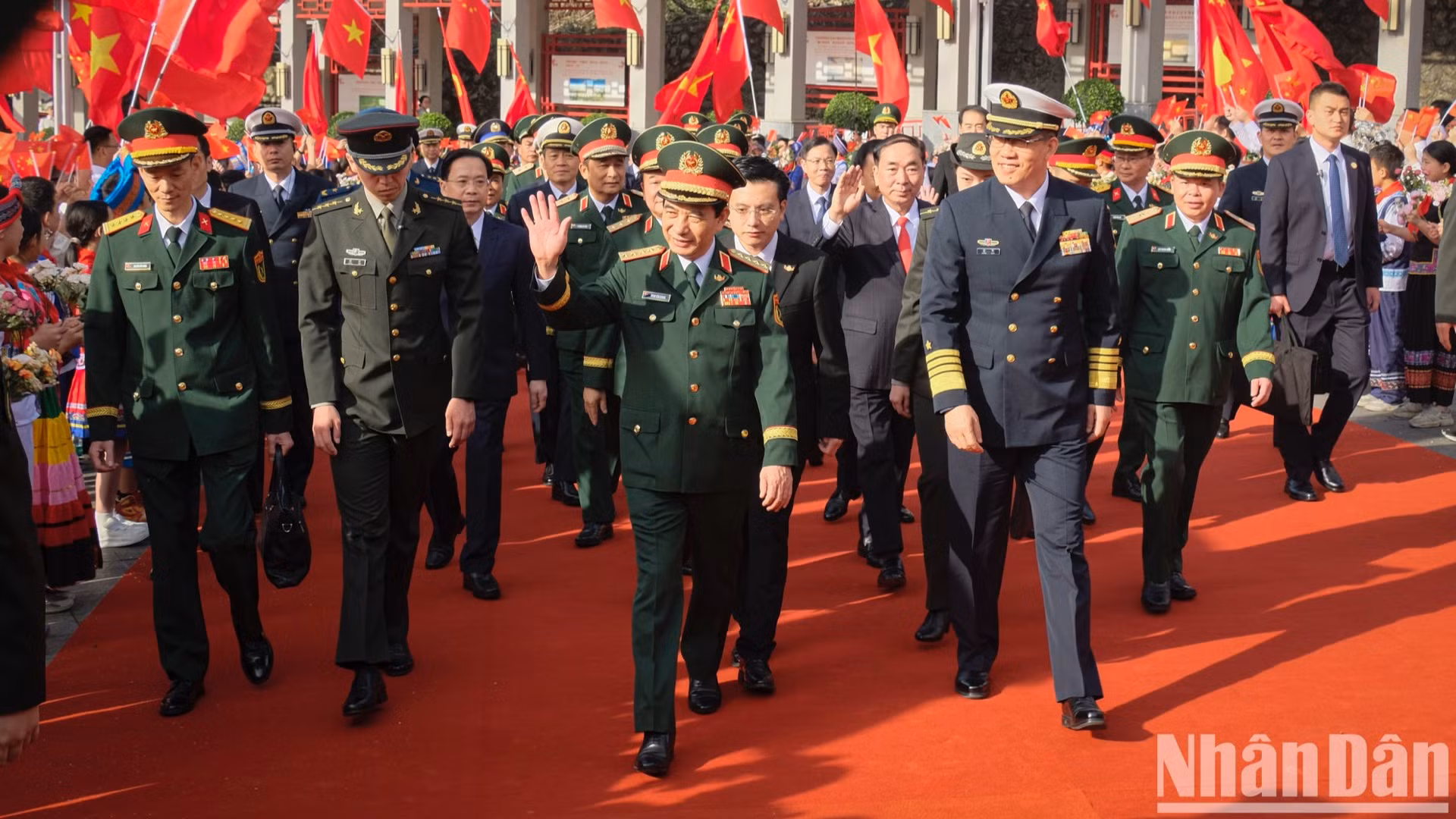 Ngay sau nghi thức tại cột mốc biên giới, đoàn đại biểu Việt Nam đã sang Trung Quốc qua Cửa khẩu Quốc tế Hữu Nghị (Lạng Sơn) để tham gia các chương trình giao lưu song phương.