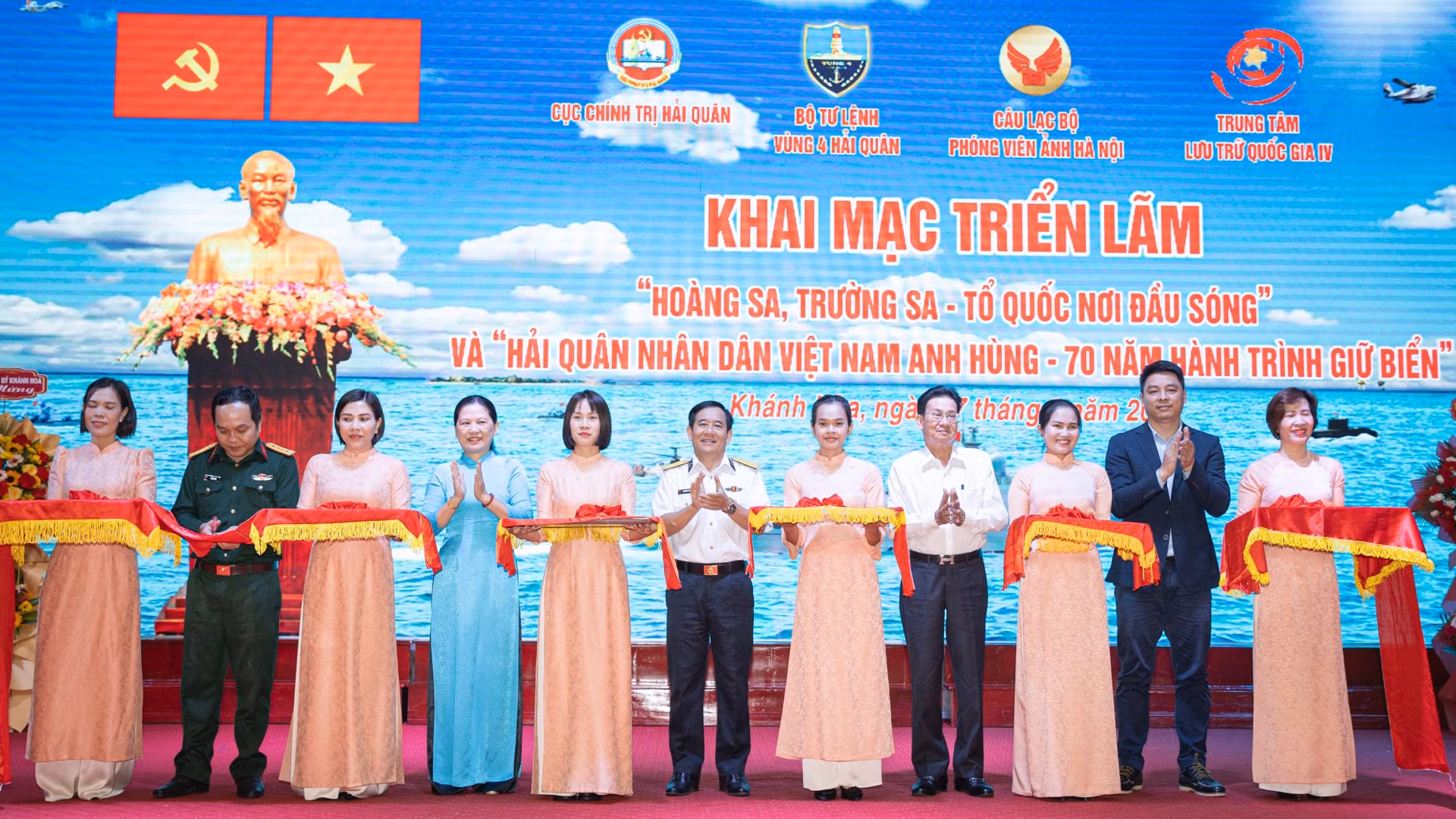 Triển lãm "Hoàng Sa, Trường Sa-Tổ quốc nơi đầu sóng" và "Hải quân nhân dân Việt Nam anh hùng-70 năm hành trình giữ biển" là hoạt động nhân dịp 50 năm giải phóng Quần đảo Trường Sa (29/4/1975) và 70 năm thành lập Hải quân Nhân dân Việt Nam (7/5/1955).