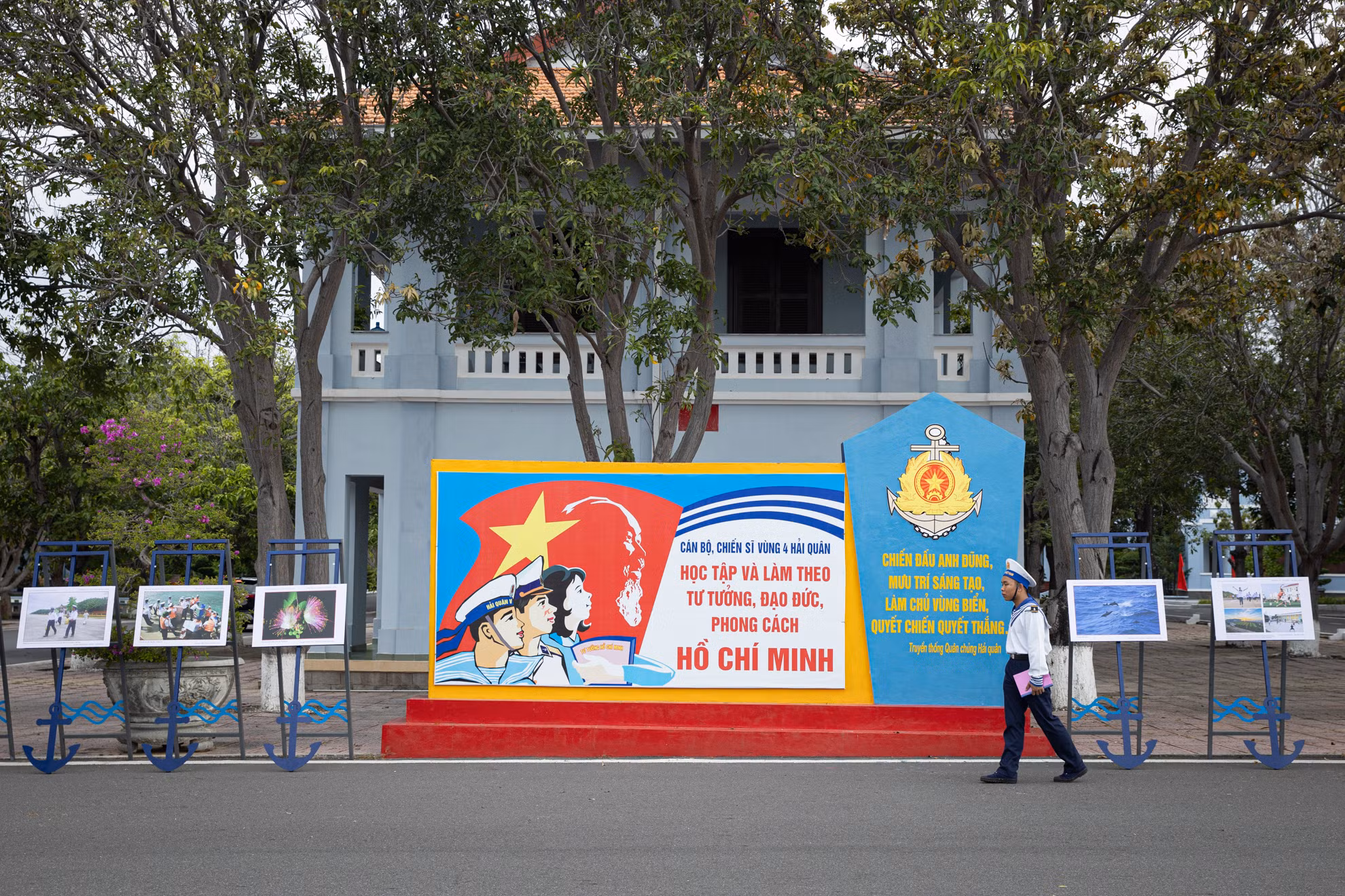 Thông qua triển lãm, các cán bộ, chiến sĩ nhân dân thêm vững niềm tin, tự hào về truyền thống vẻ vang của dân tộc.
