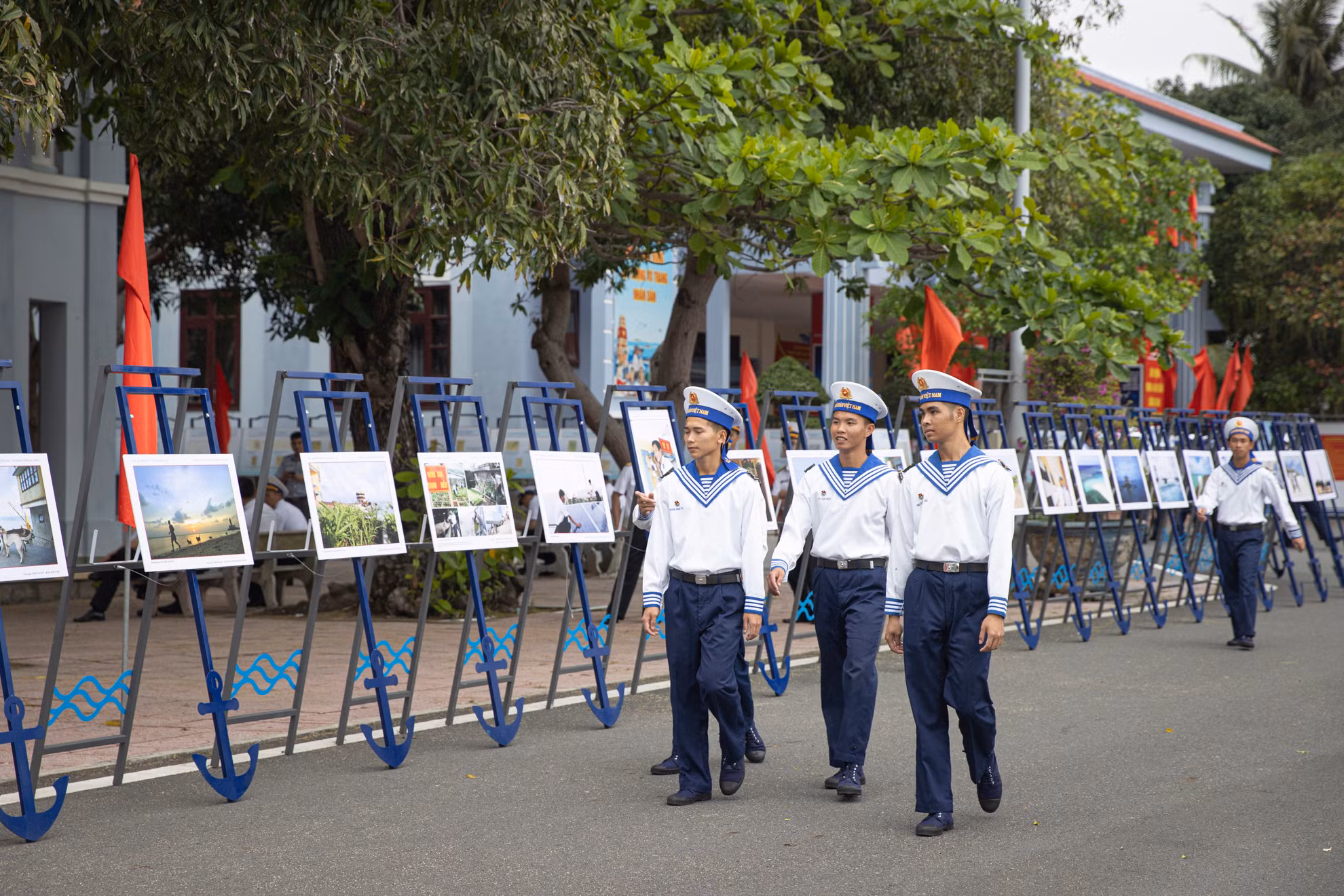 Triển lãm được trưng bày tại quân cảng Cam Ranh.