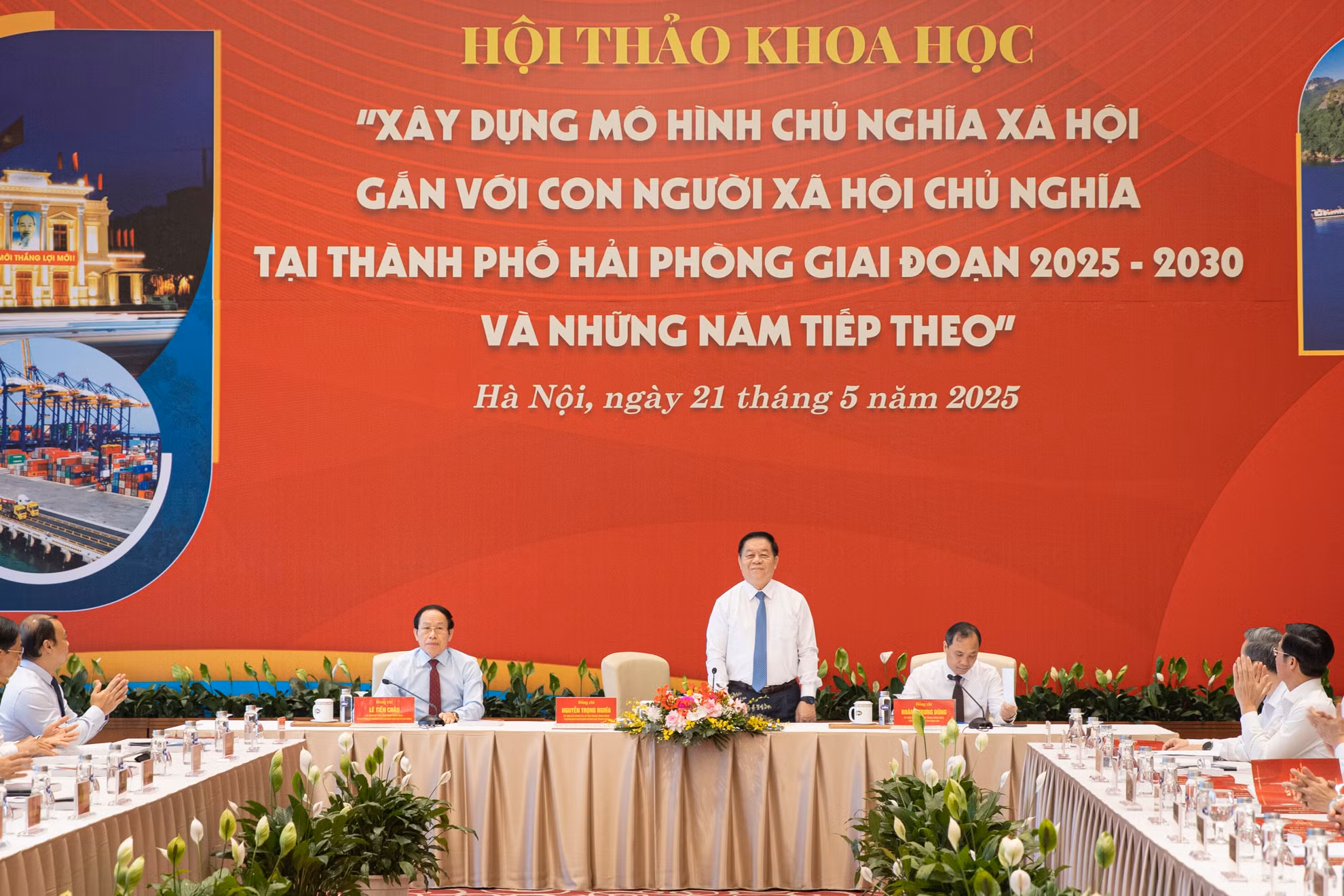 Cùng dự và chủ trì hội thảo có các đồng chí Ủy viên Trung ương Đảng: Hoàng Trung Dũng, Tổng Biên tập Tạp chí Cộng sản; Lê Tiến Châu, Bí thư Thành ủy Hải Phòng. Cùng dự và chủ trì hội thảo có các đồng chí Ủy viên Trung ương Đảng: Hoàng Trung Dũng, Tổng Biên tập Tạp chí Cộng sản; Lê Tiến Châu, Bí thư Thành ủy Hải Phòng.