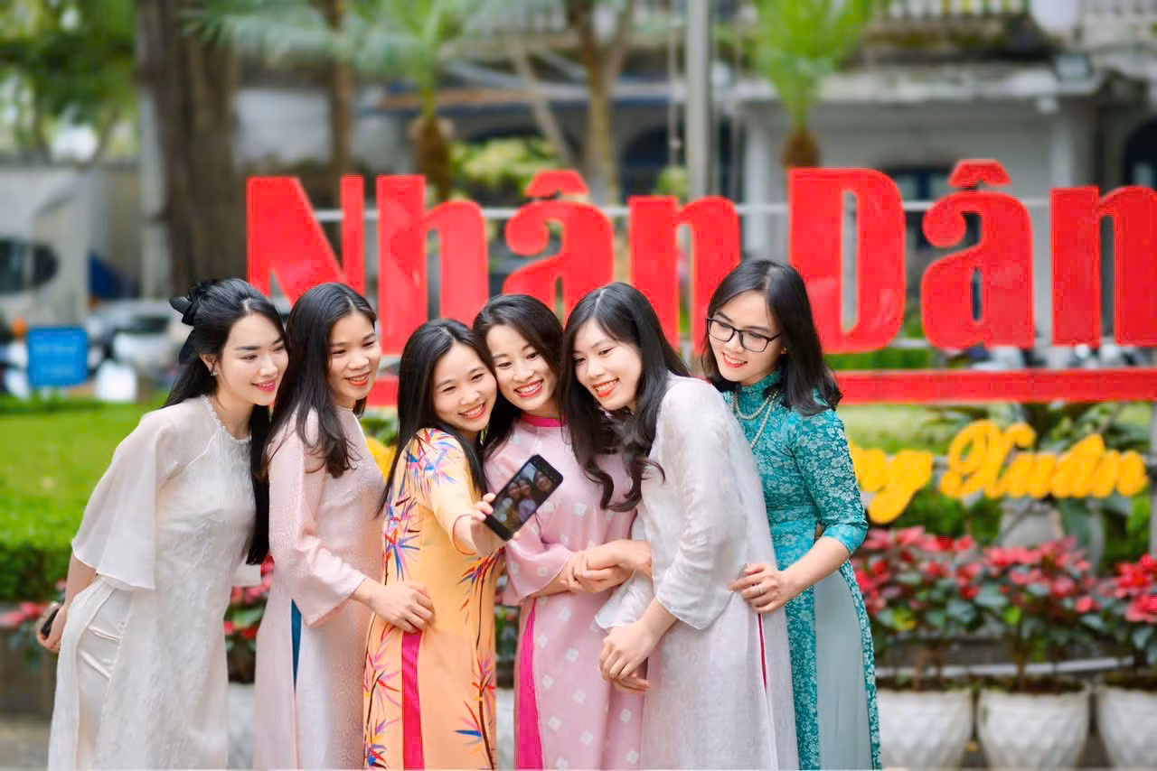 Tác phẩm đoạt giải Đặc biệt "Tươi lên nào" của tác giả Thế Đại (Phòng Ảnh). Tác phẩm đoạt giải Đặc biệt "Tươi lên nào" của tác giả Thế Đại (Phòng Ảnh).